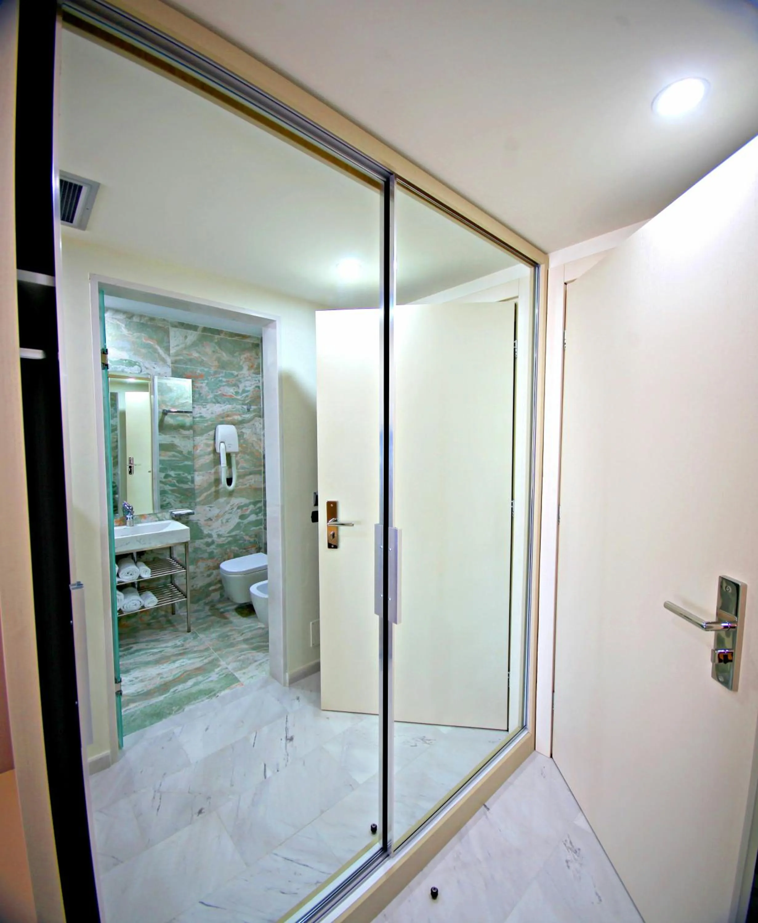 Photo of the whole room in Hotel Palace