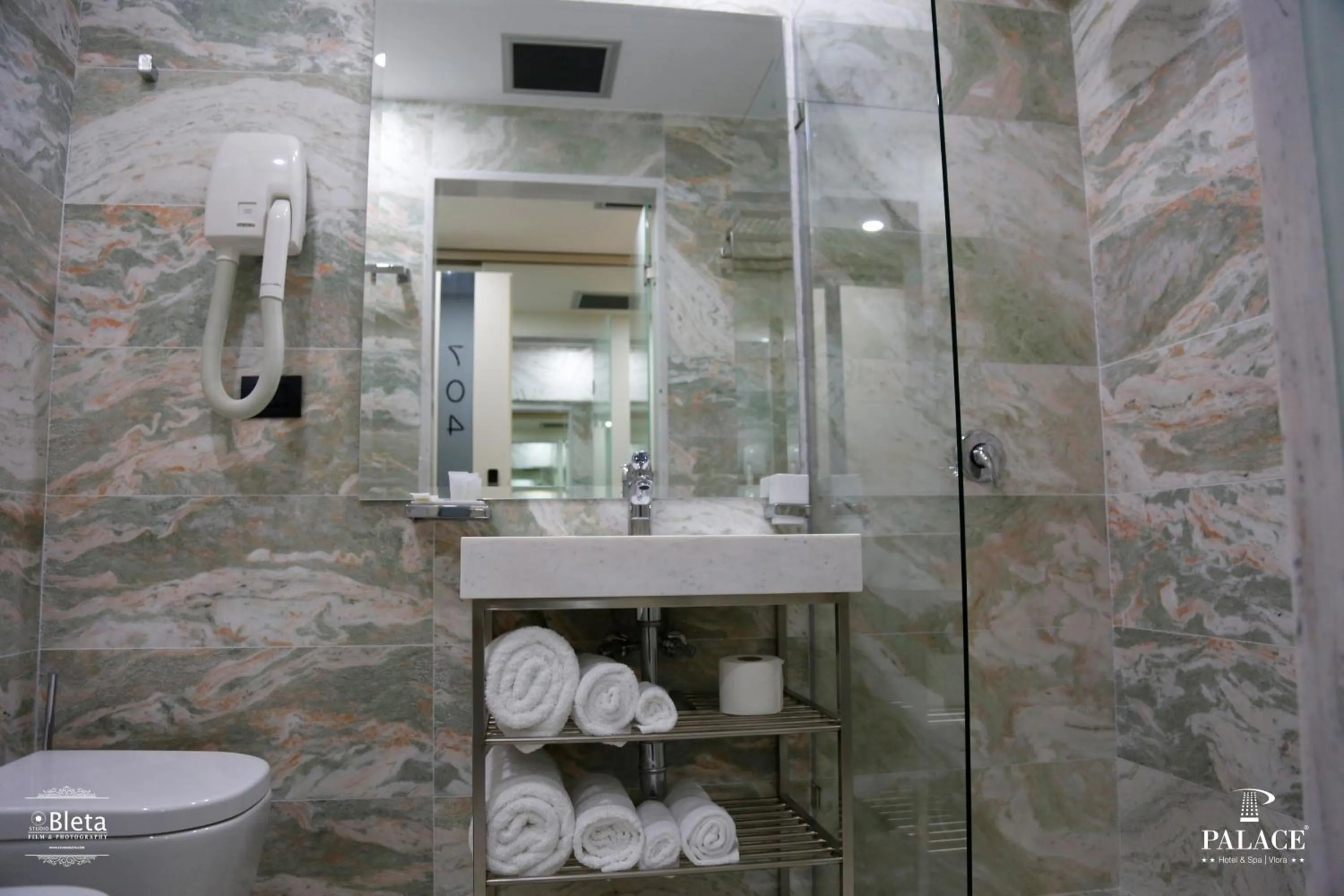 Shower in Hotel Palace