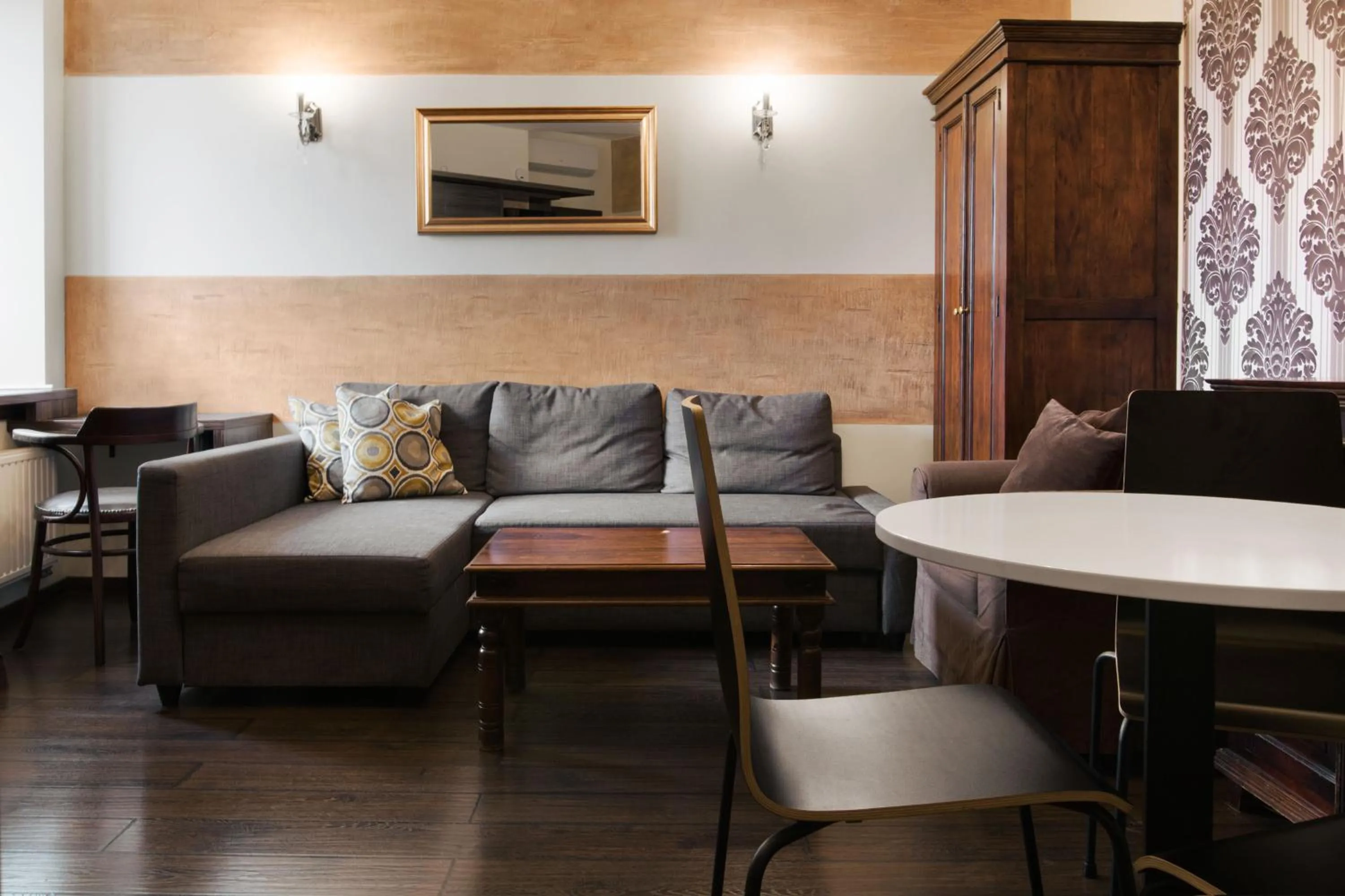 Living room in Yourplace Biskupia Old Town Apartments