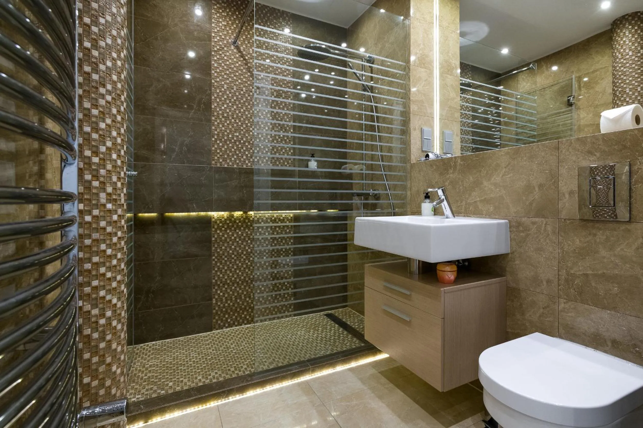 Shower in Yourplace Biskupia Old Town Apartments