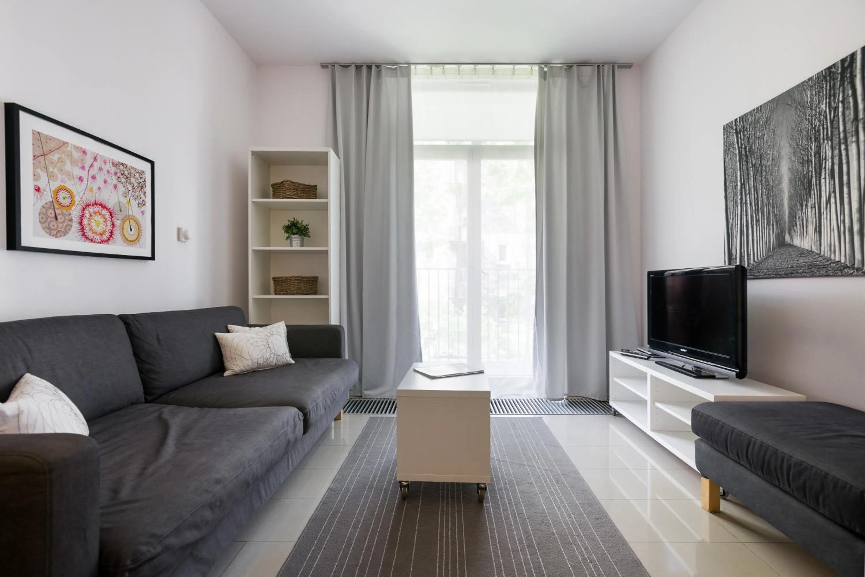 Communal lounge/ TV room in Yourplace Biskupia Old Town Apartments