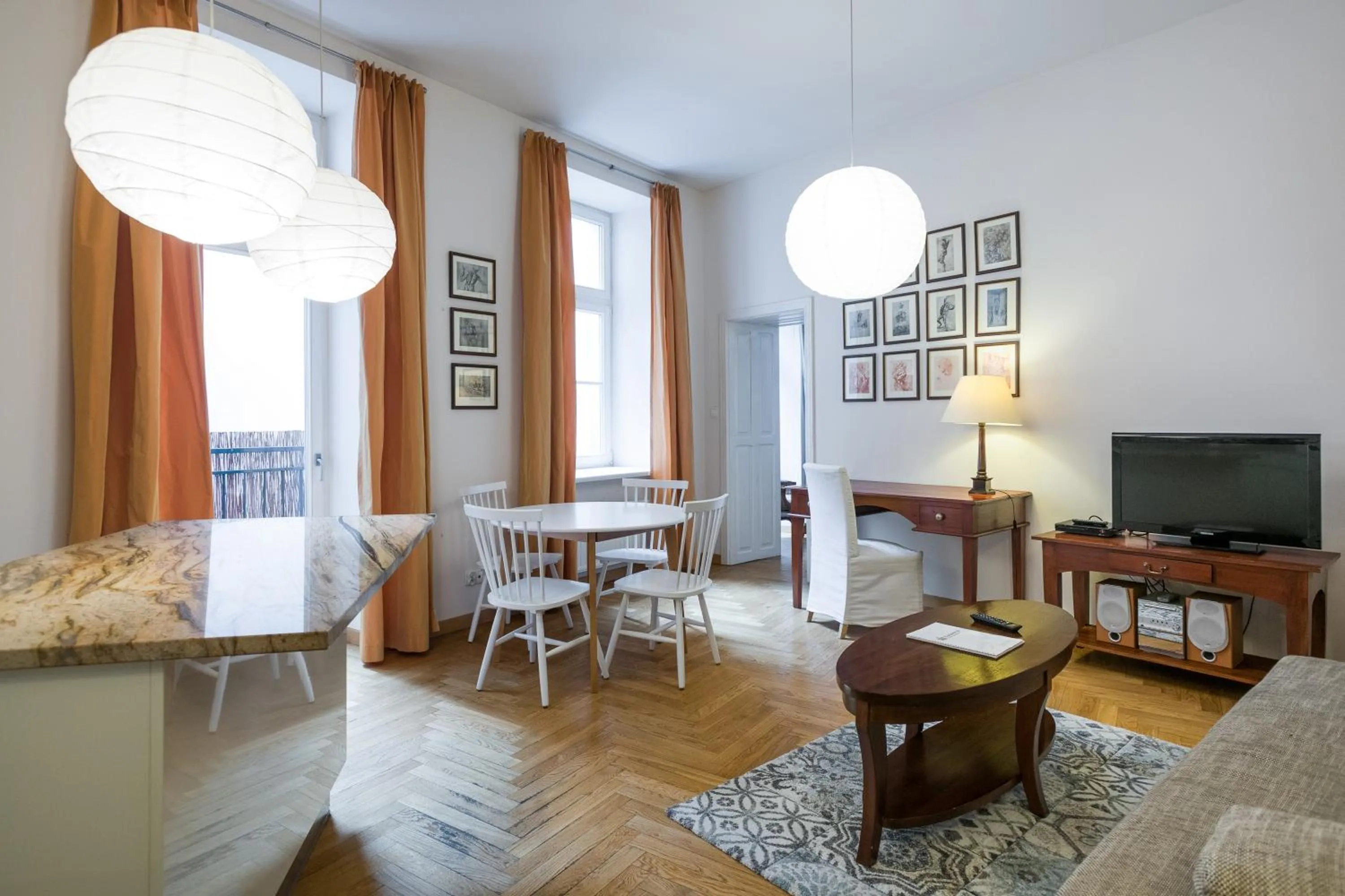 TV and multimedia in Yourplace Biskupia Old Town Apartments