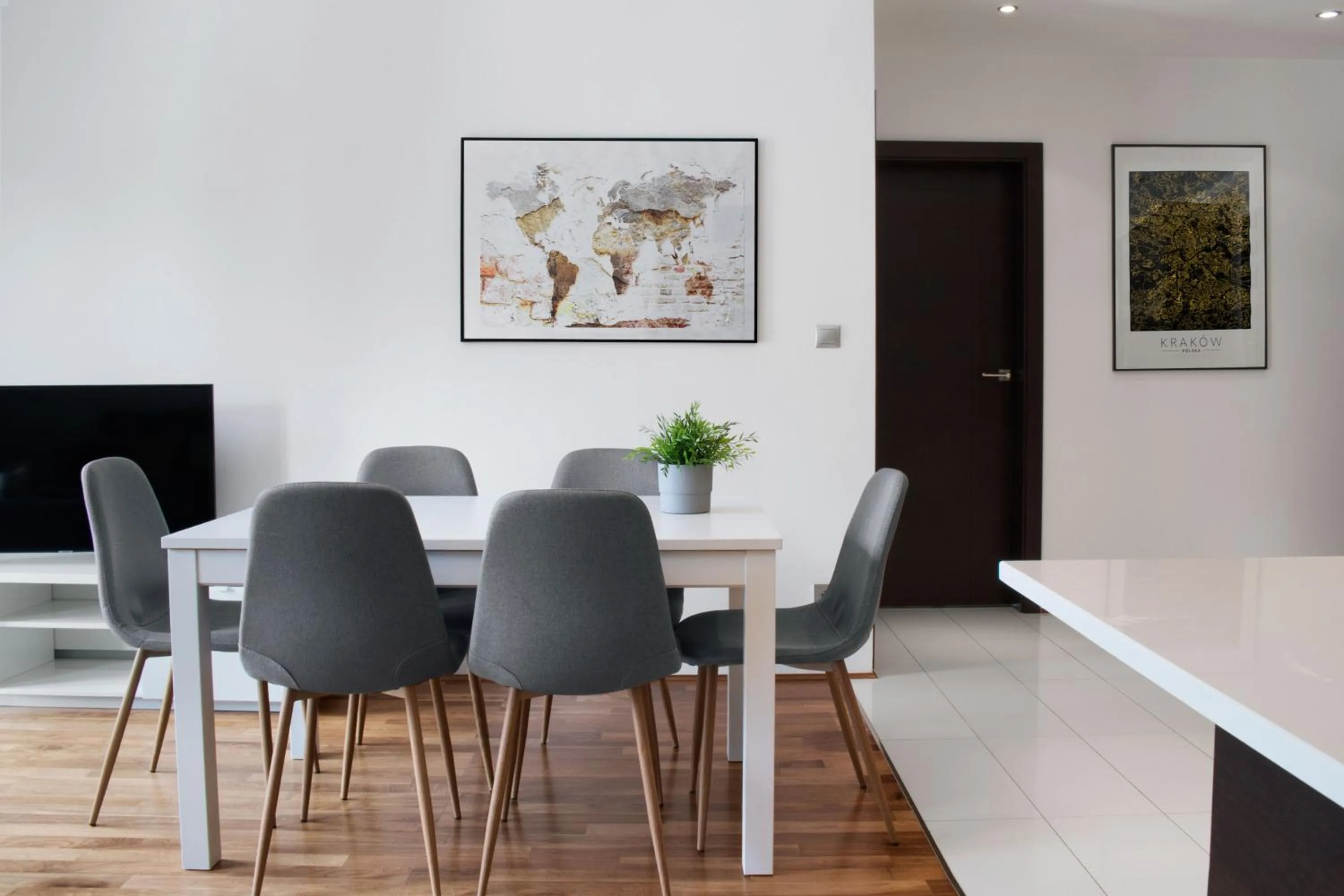 Dining area in Yourplace Biskupia Old Town Apartments