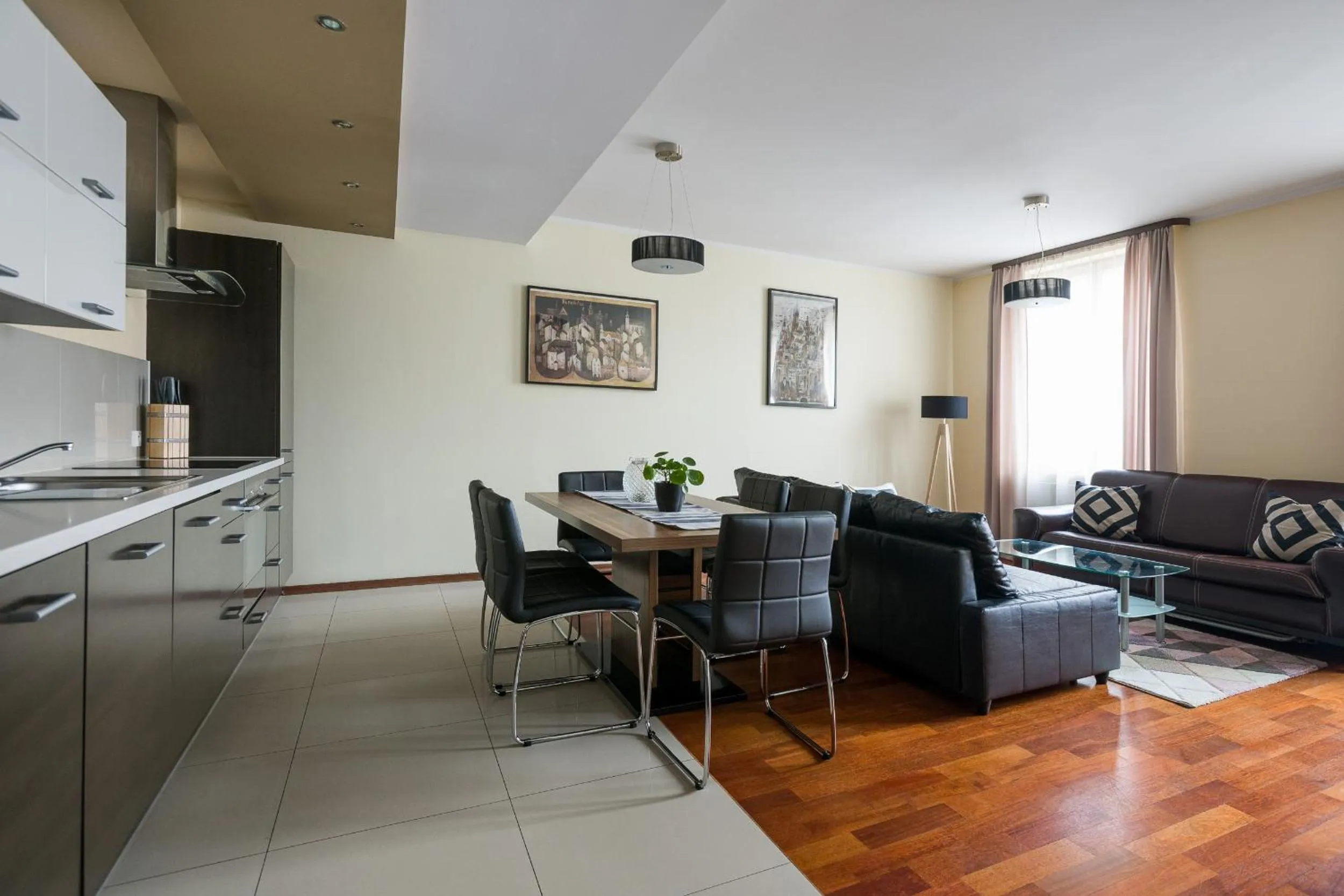 Kitchen or kitchenette in Yourplace Biskupia Old Town Apartments