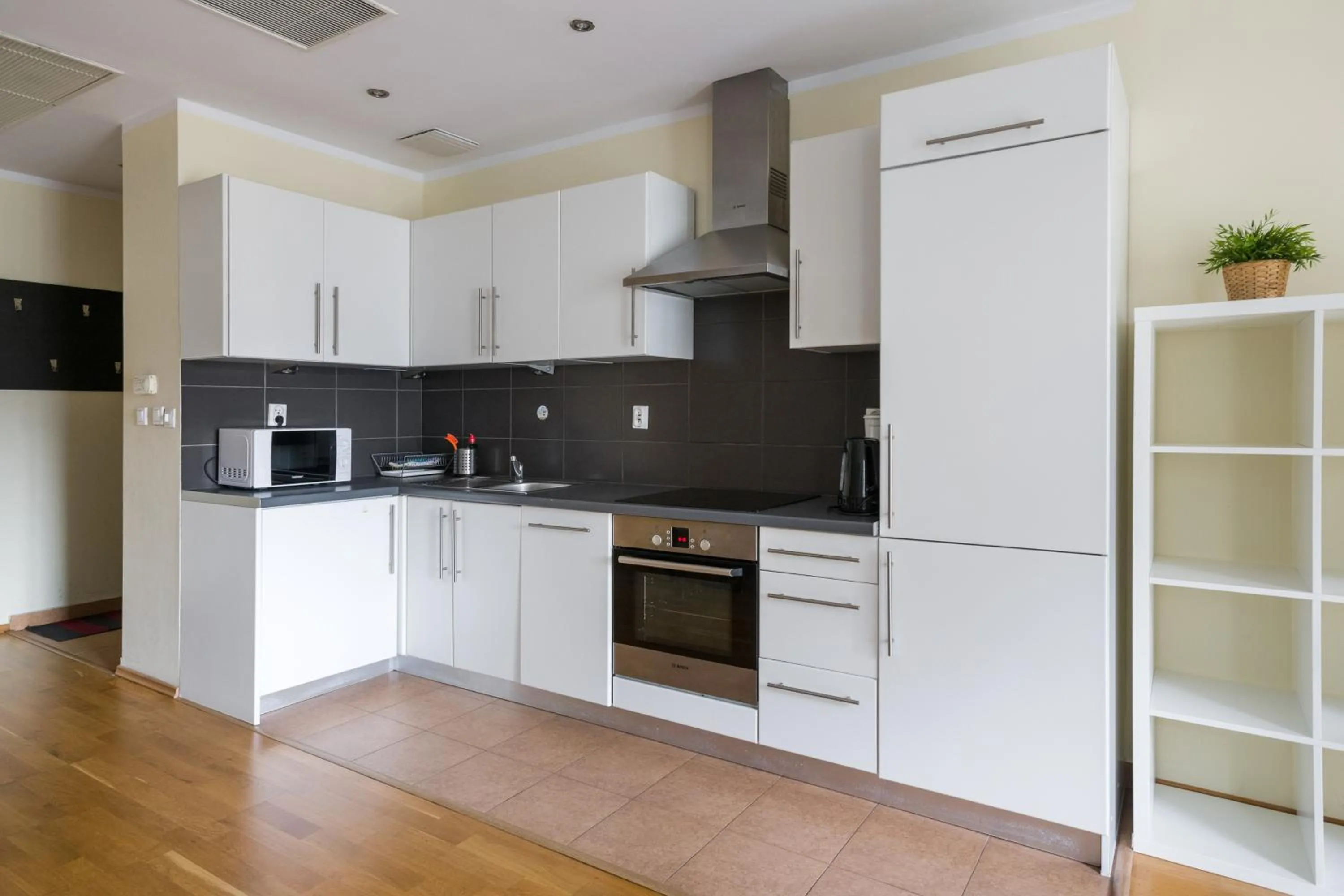 Kitchen or kitchenette in Yourplace Biskupia Old Town Apartments