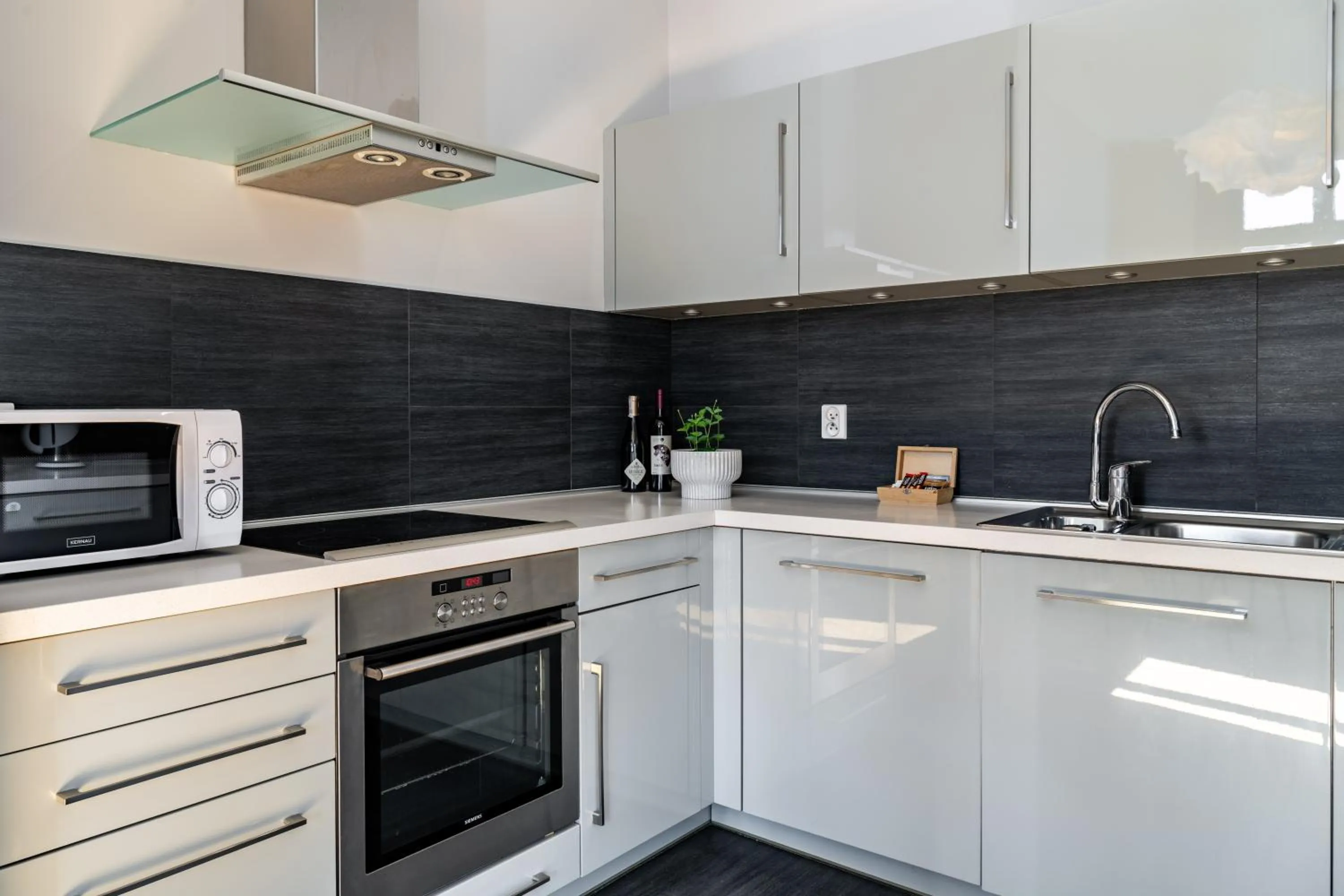 Kitchen or kitchenette in Yourplace Biskupia Old Town Apartments