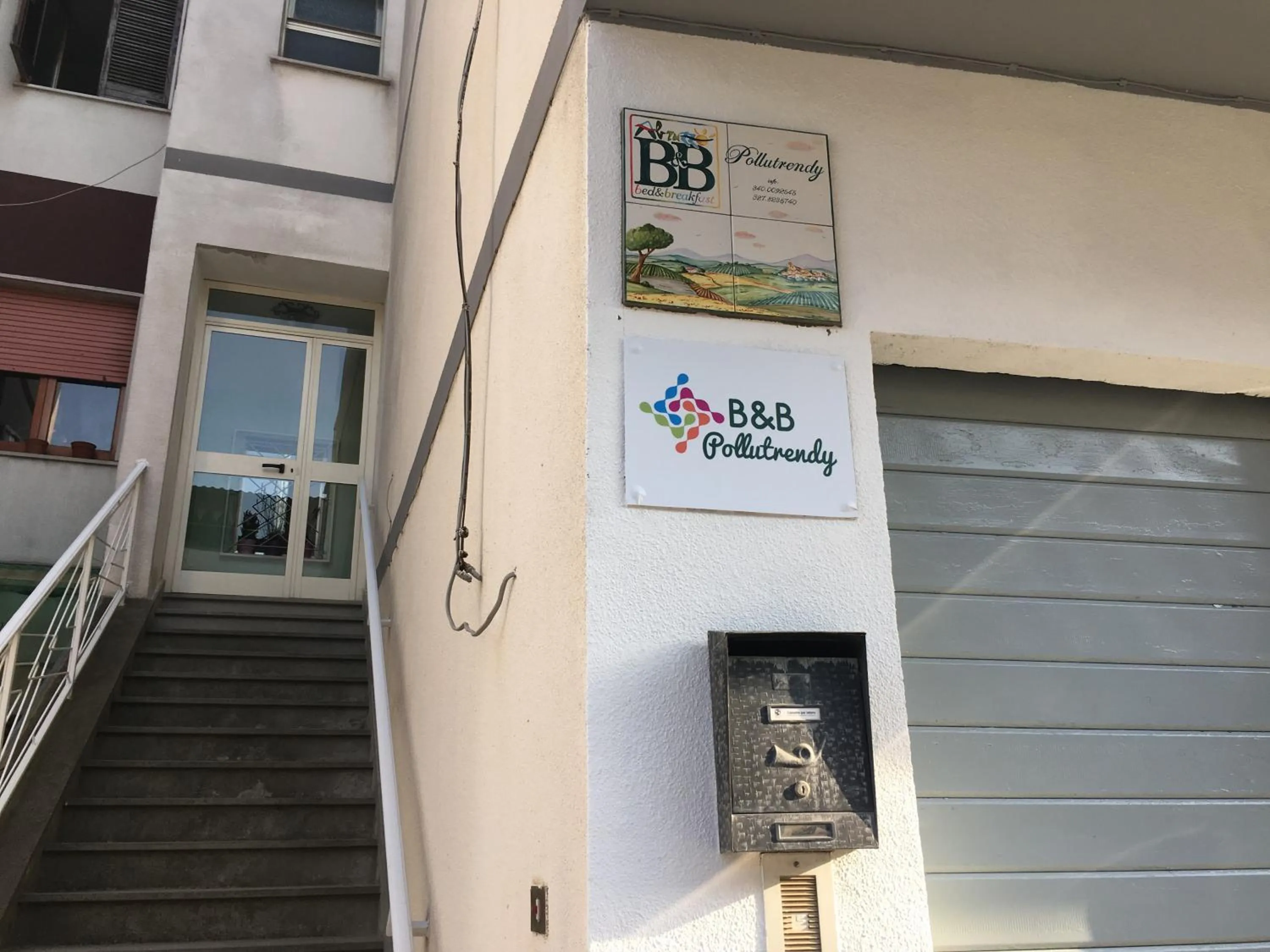 Facade/entrance in Pollutrendy