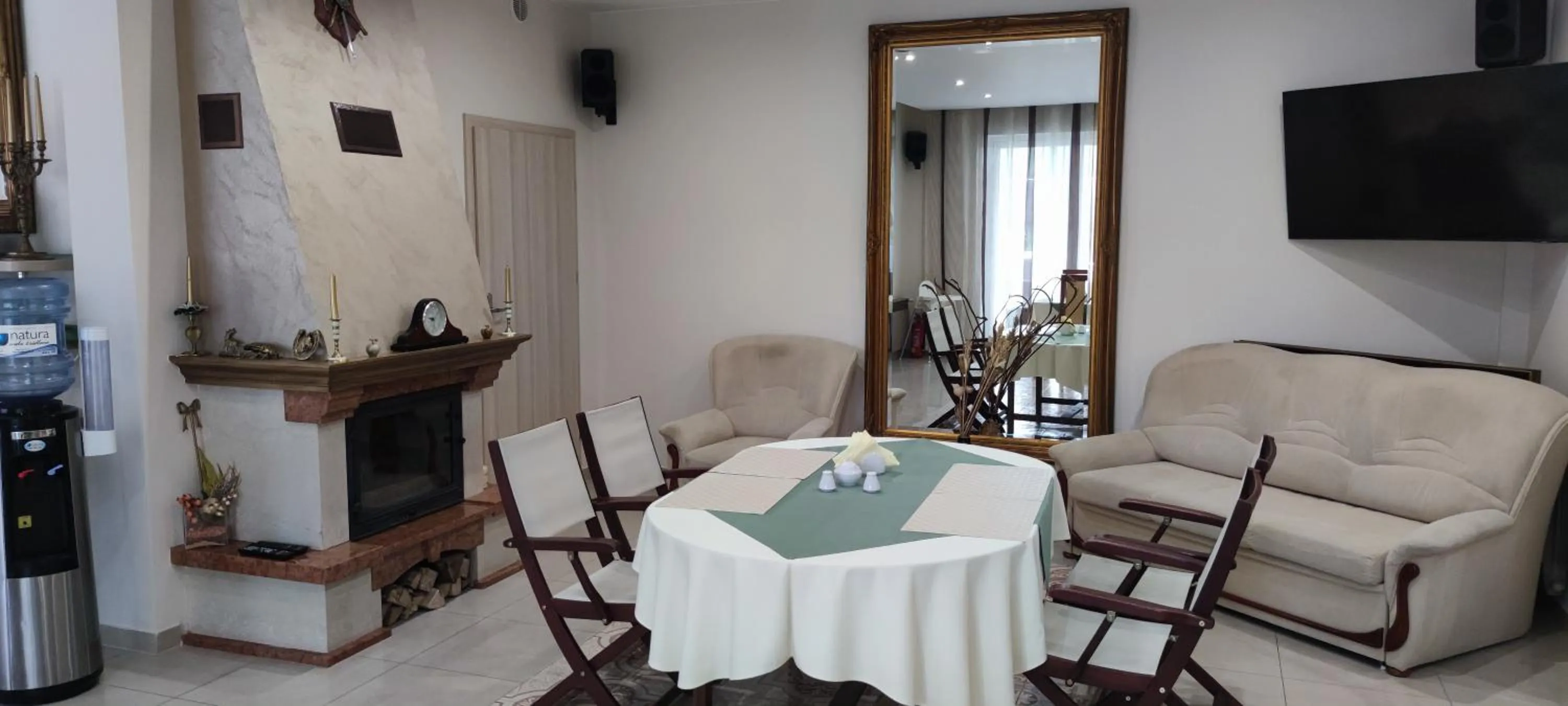 Dining area in Villa Gdańsk