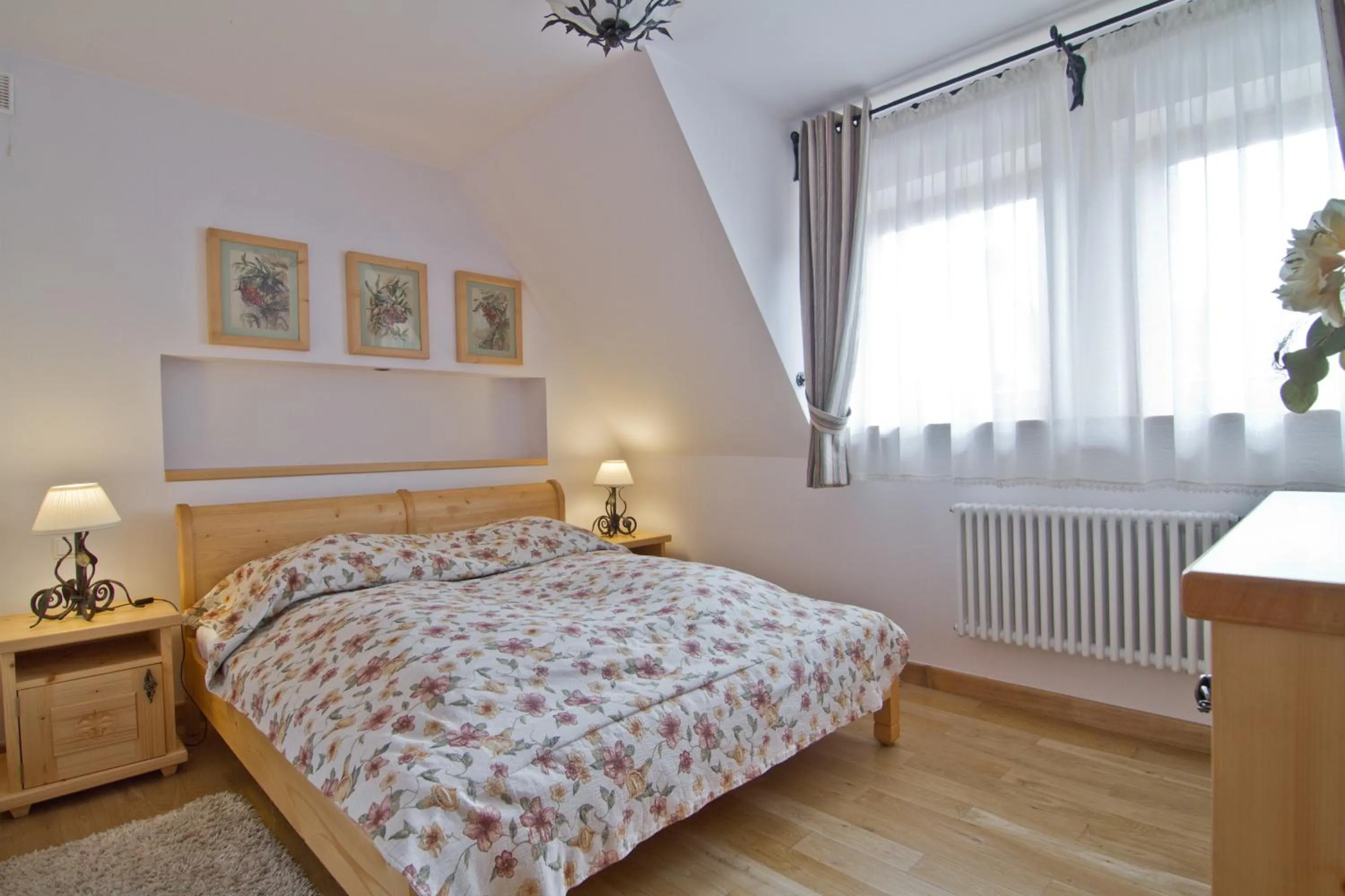 Decorative detail, Bed in Willa Kominiarski Wierch