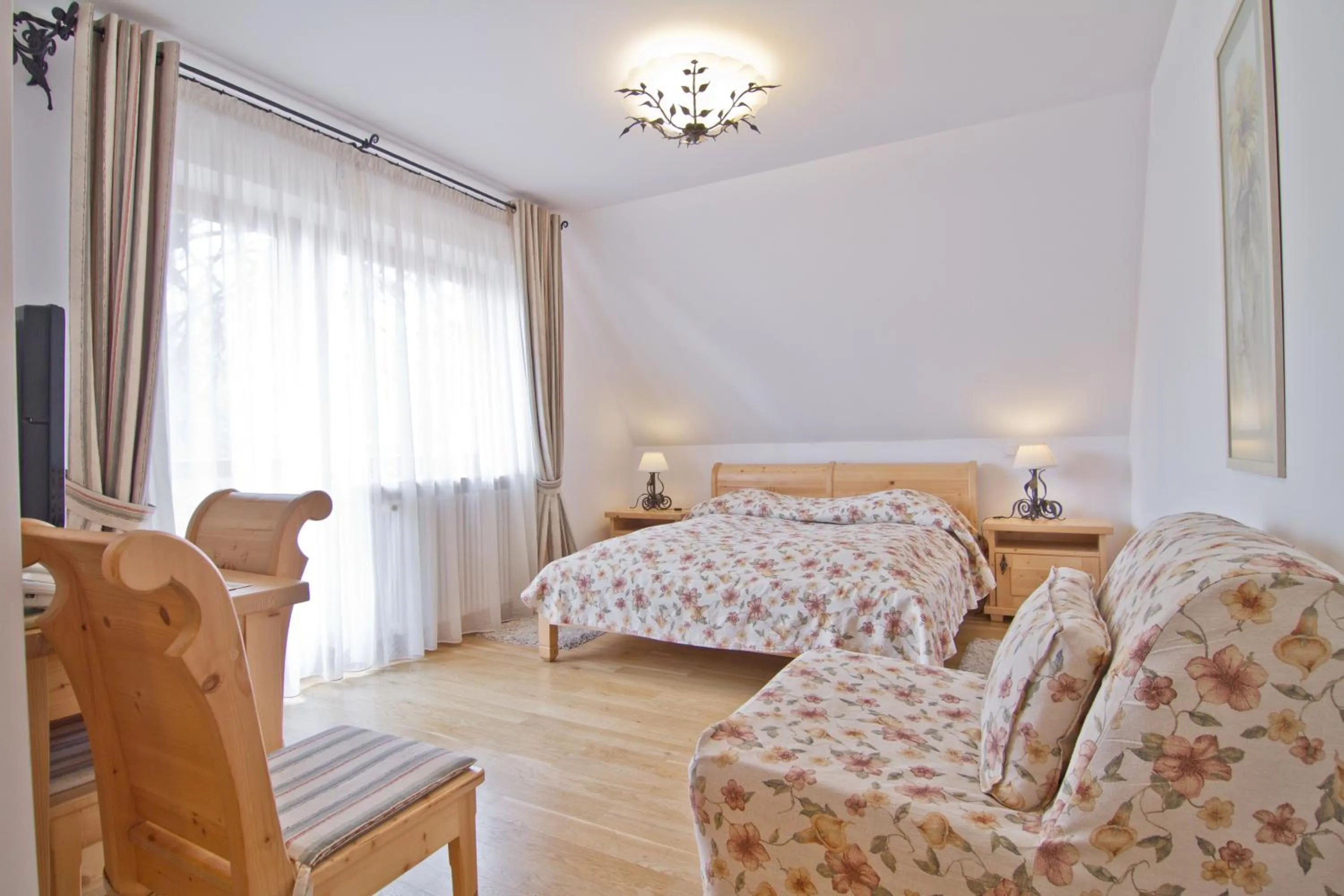 Decorative detail, Bed in Willa Kominiarski Wierch