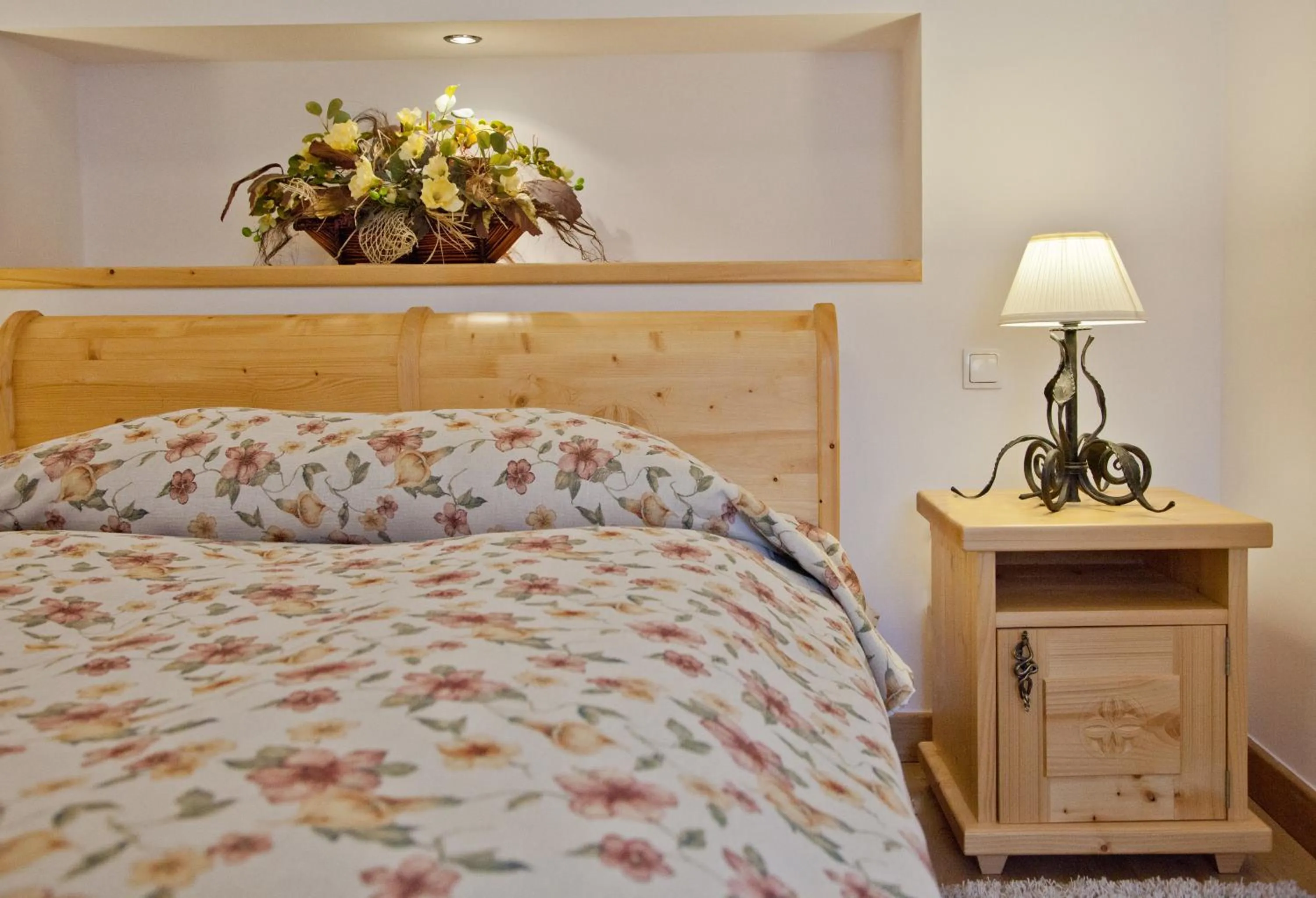 Decorative detail, Bed in Willa Kominiarski Wierch