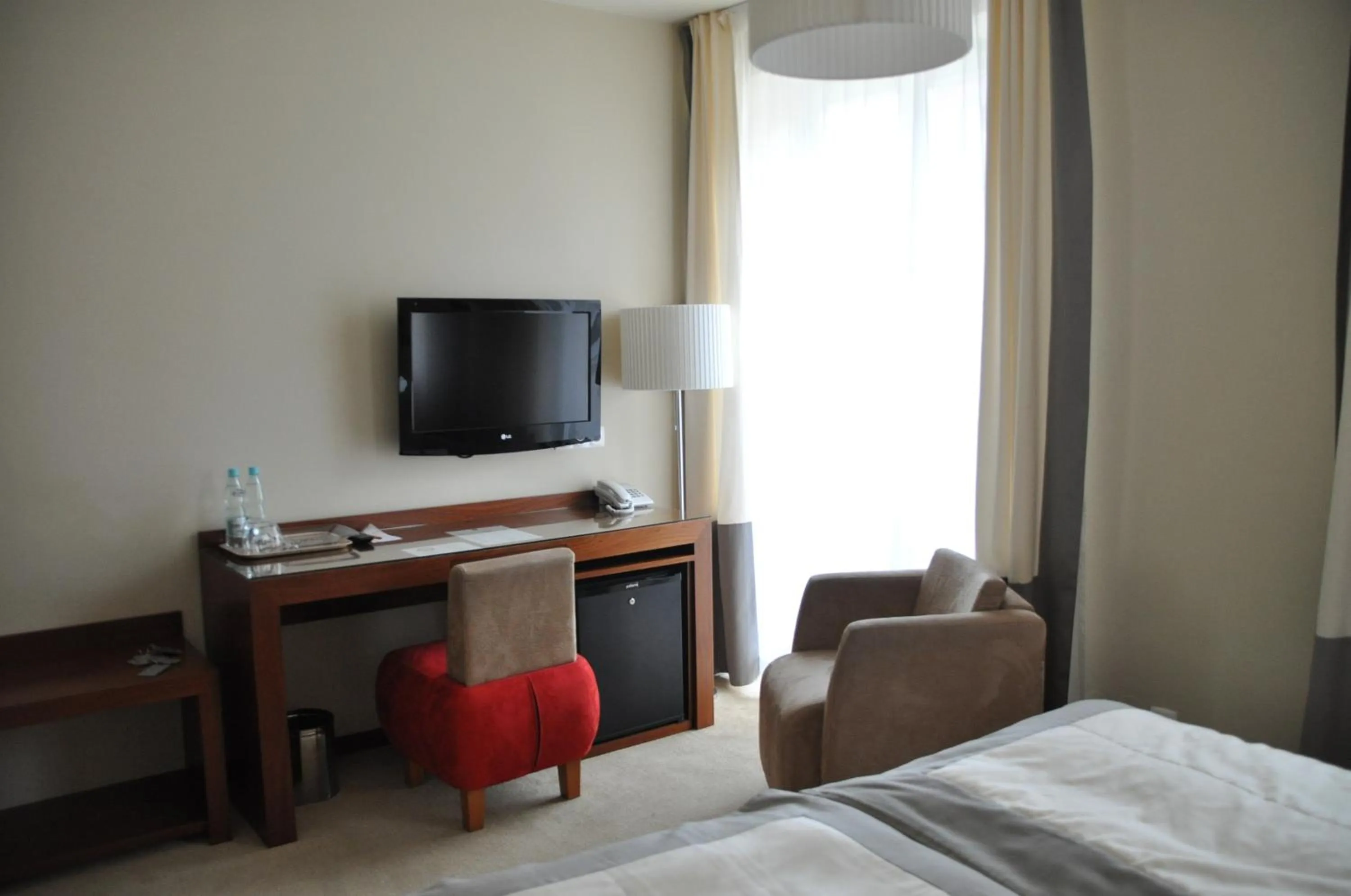 TV and multimedia, Bed in Hotel Atrium