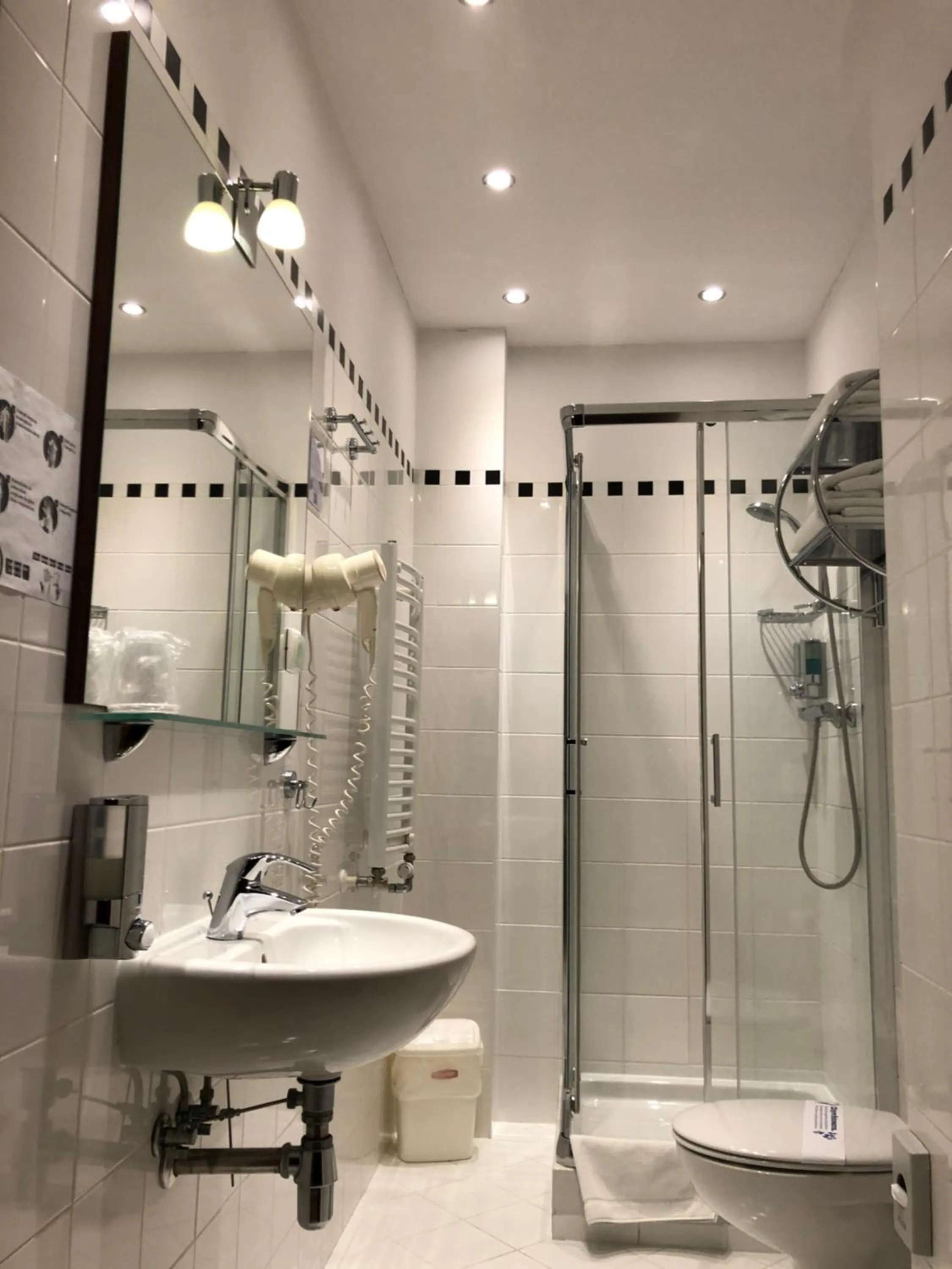 Bathroom in Hotel Atrium