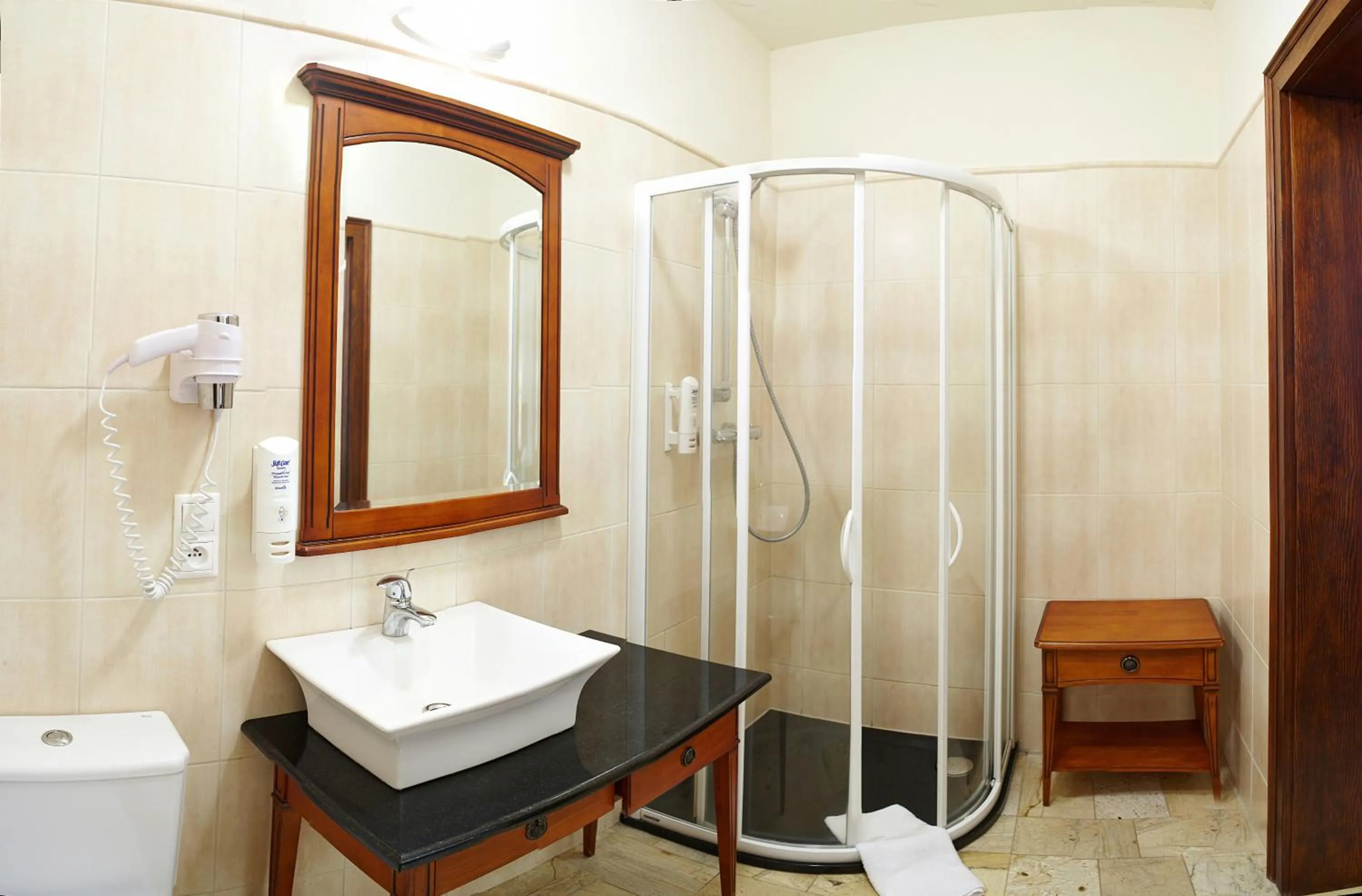 Shower in Zamek Na Skale