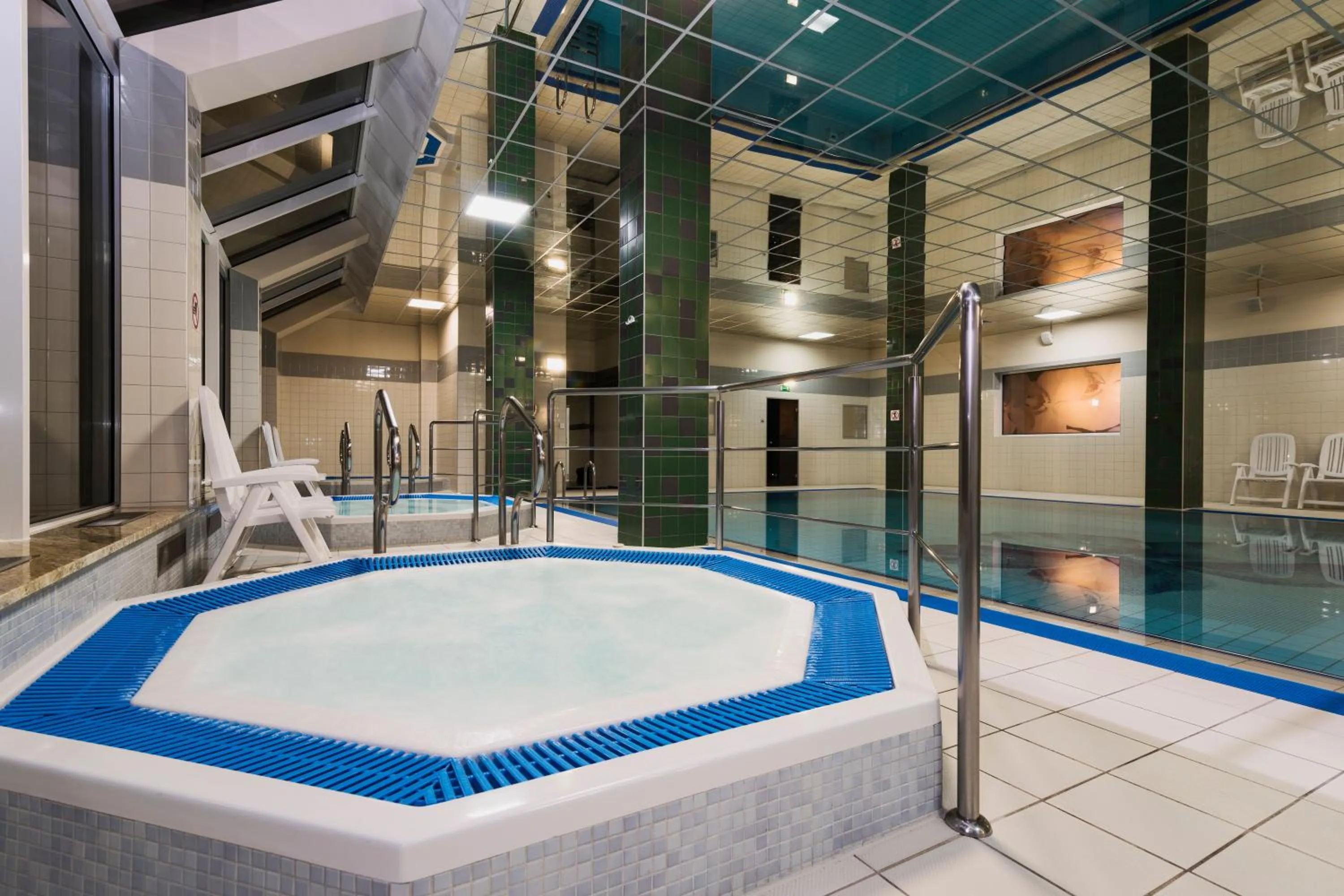 Swimming pool in Olymp II