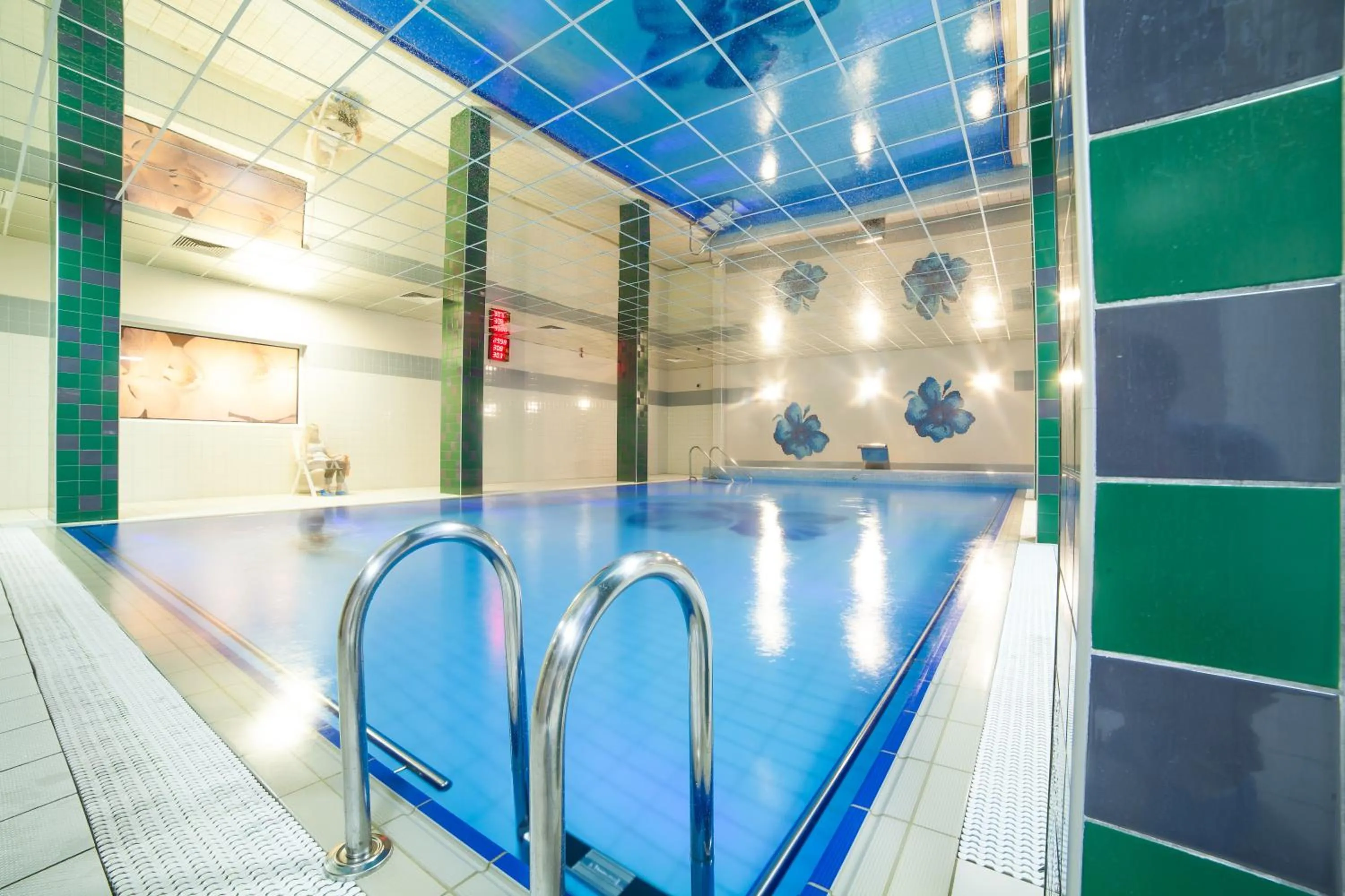 Swimming pool in Olymp II