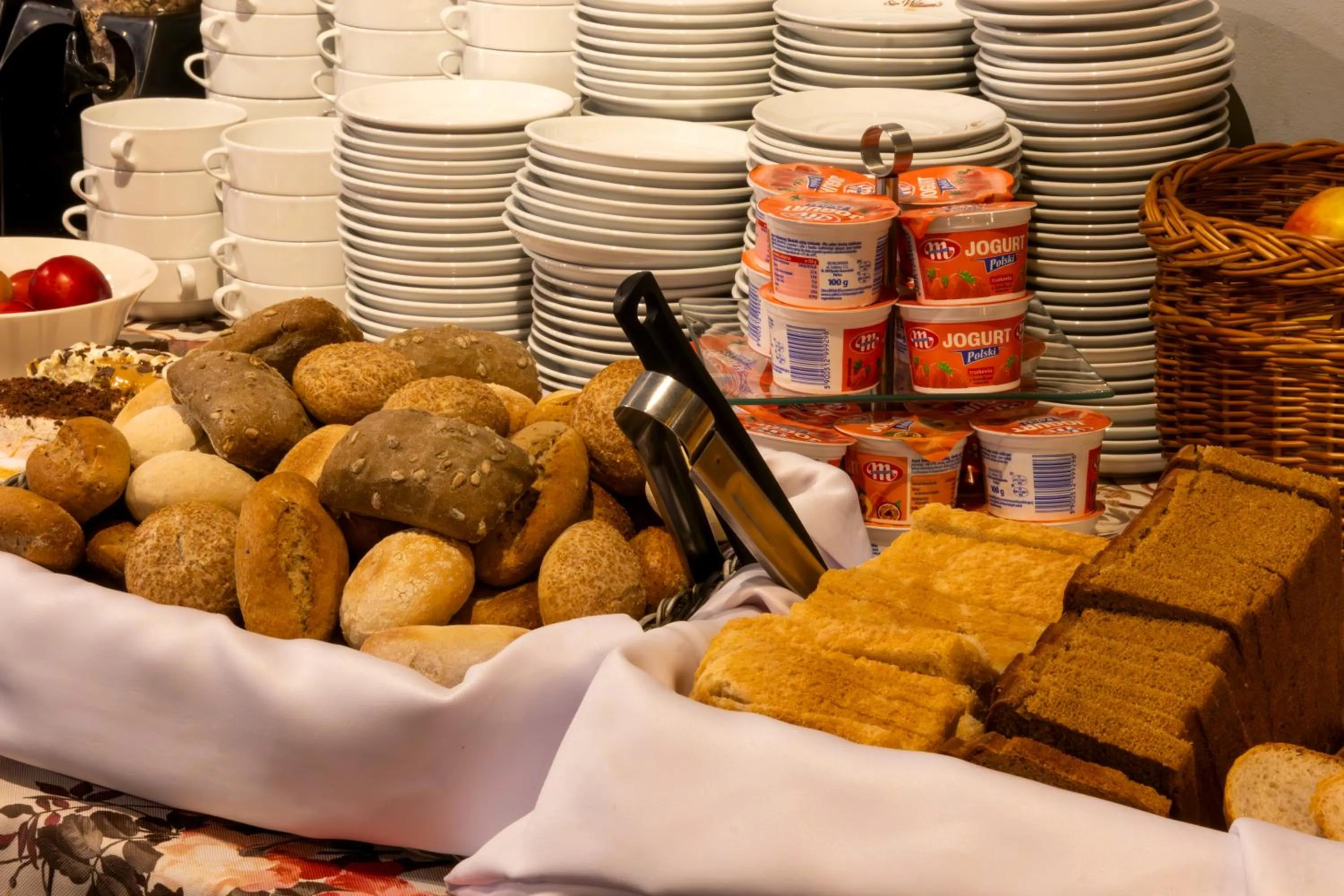 Restaurant/places to eat in Hit Hotel