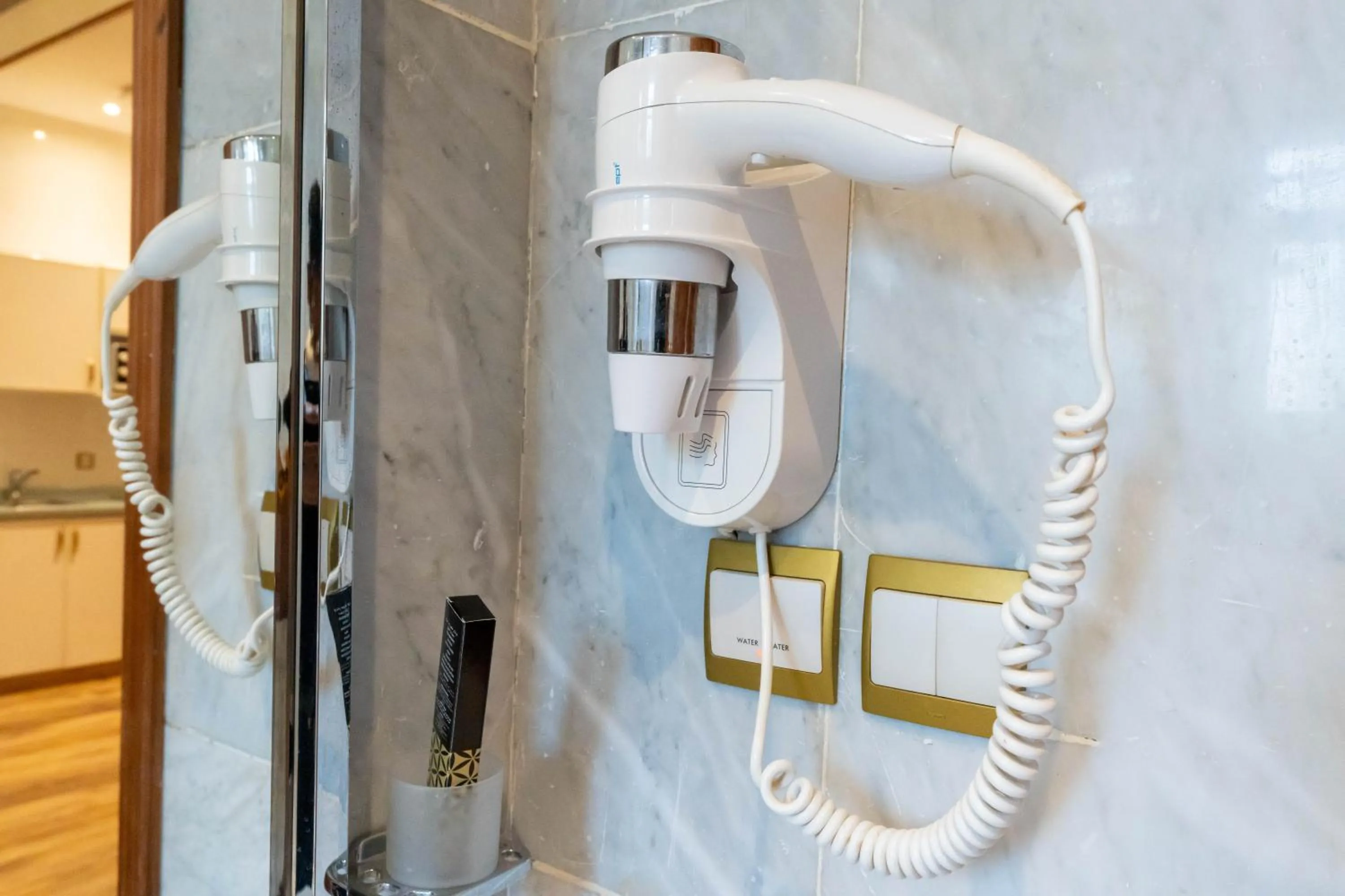 Bathroom in Platinum Al Khamseen Serviced Apartments