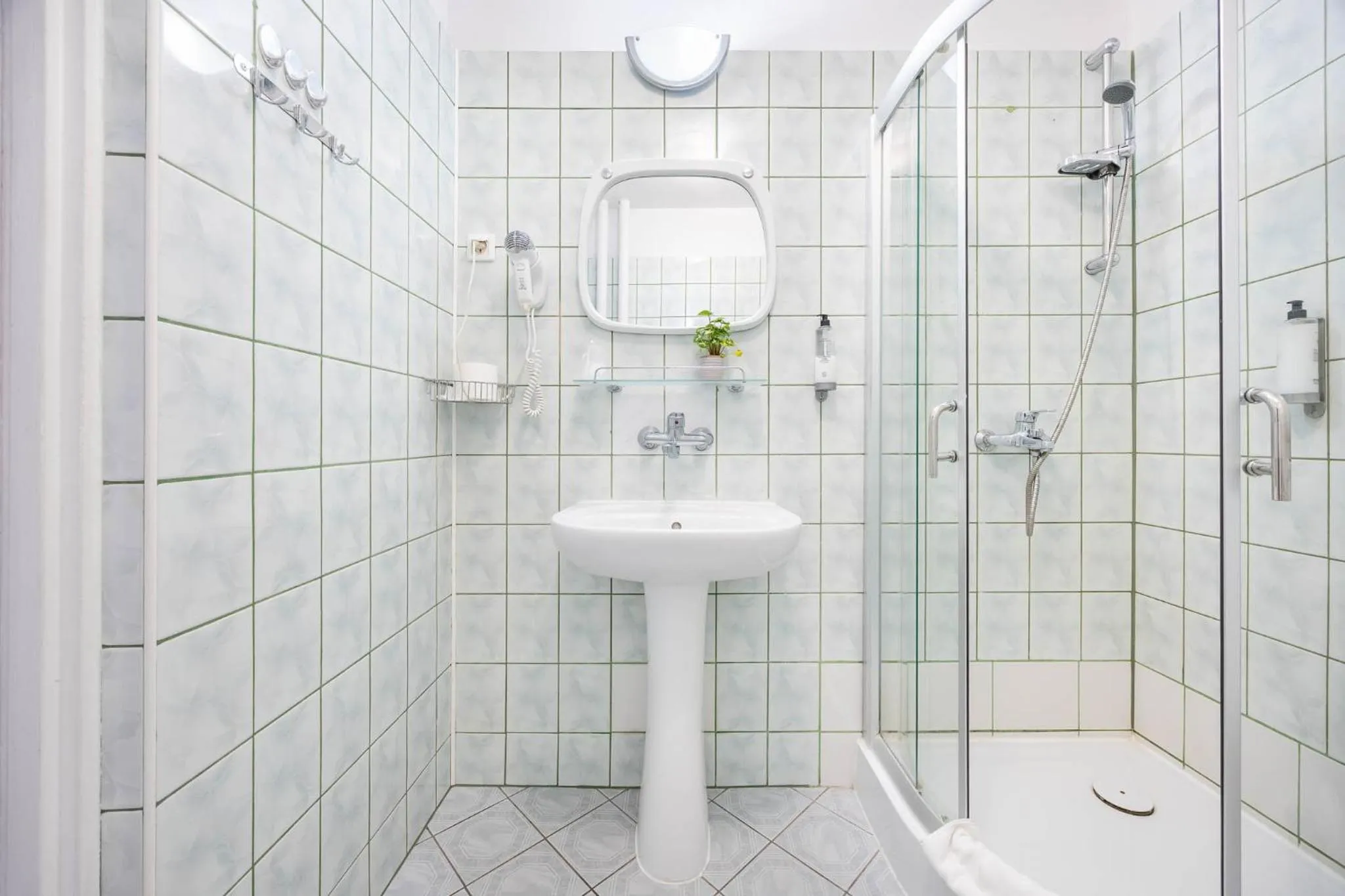 Shower in Hotel Lothus