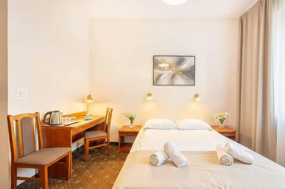 Bedroom, Bed in Hotel Lothus