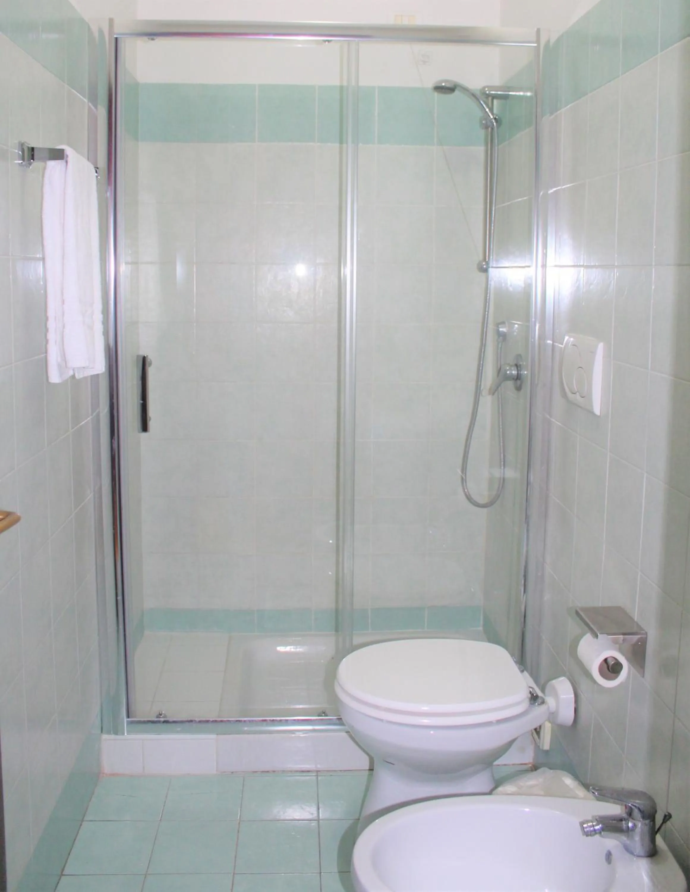 Shower in Hotel Eurorooms