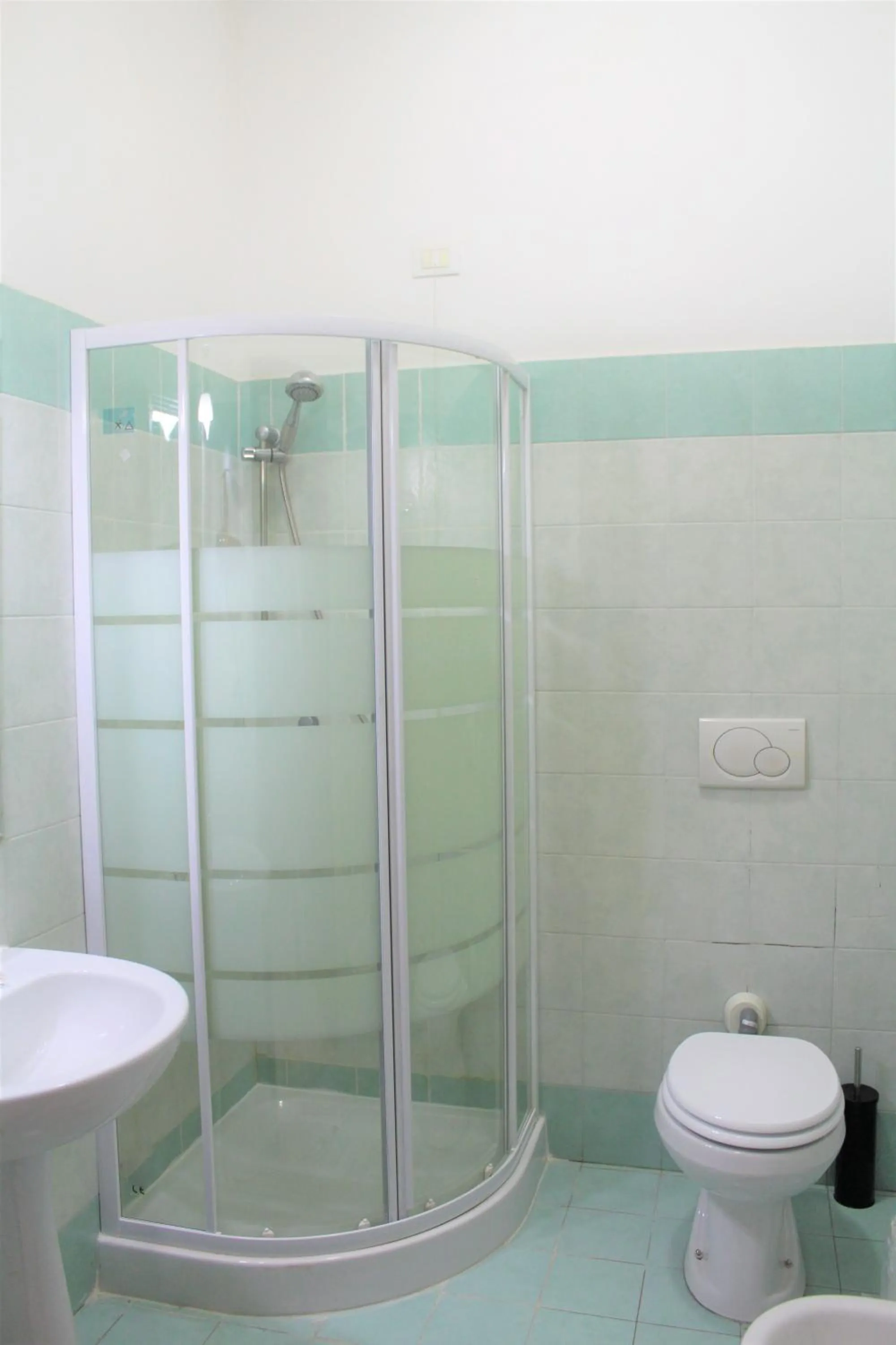 Shower in Hotel Eurorooms