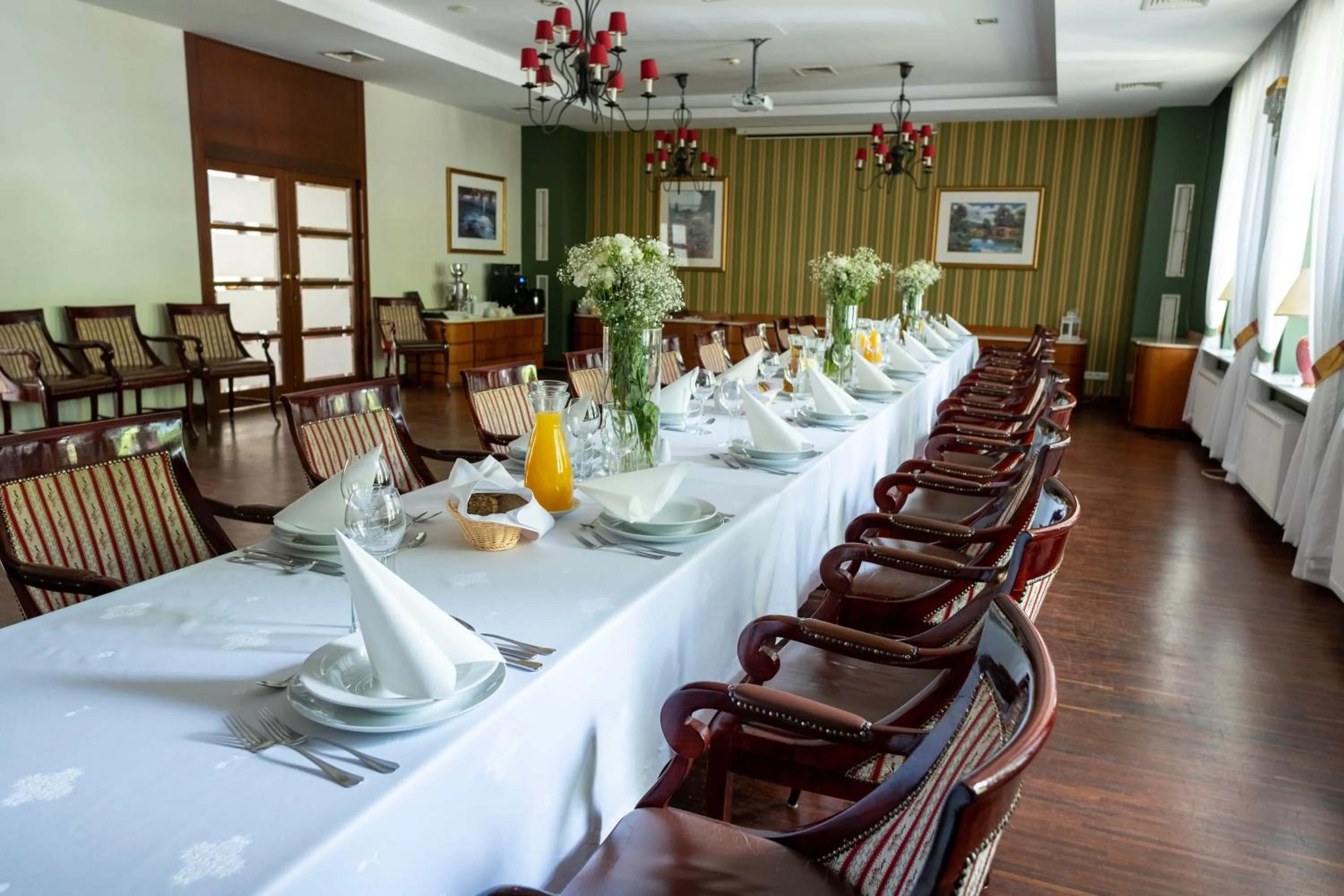 Restaurant/places to eat in Park Rekreacyjno-Biznesowy Las Woda