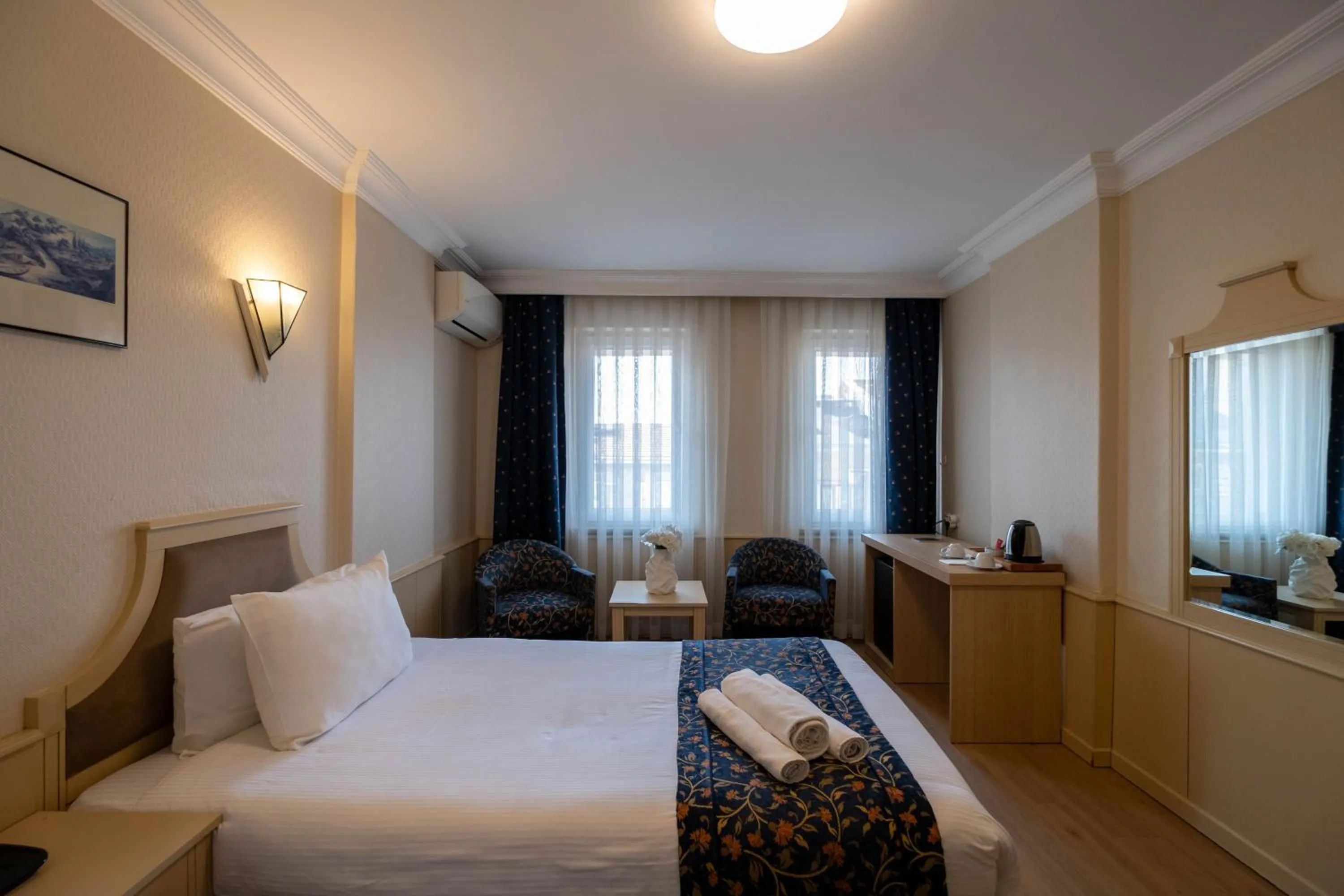 TV and multimedia, Bed in Berr Hotel