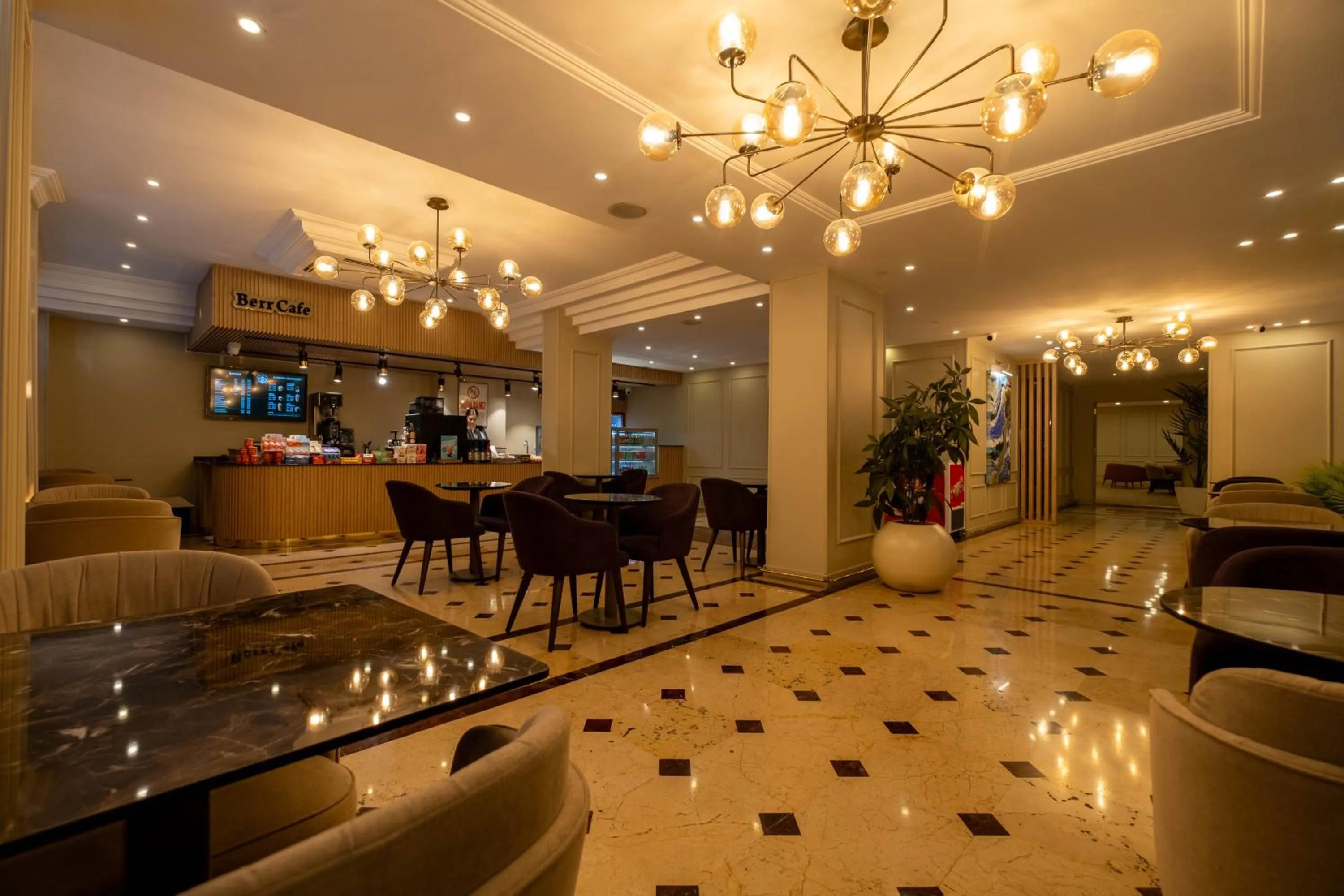 Restaurant/places to eat in Berr Hotel