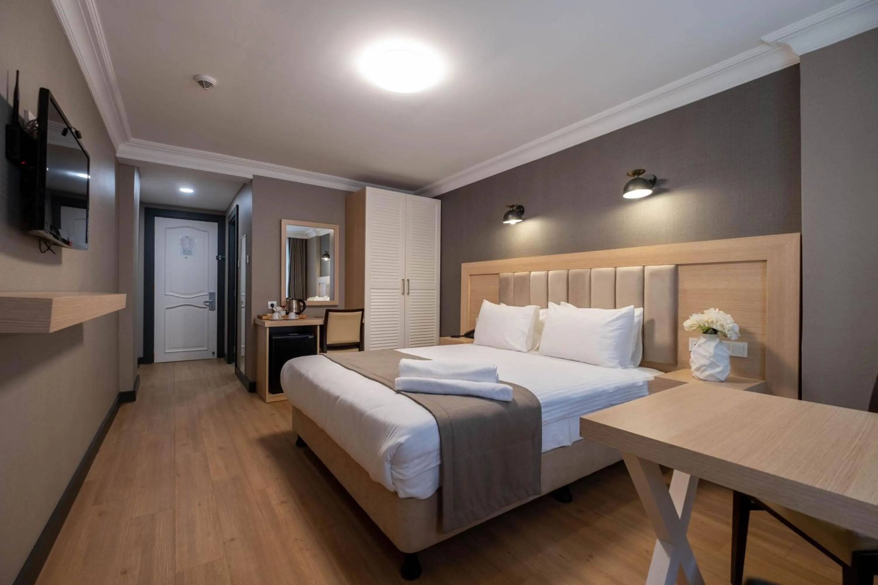 TV and multimedia, Bed in Berr Hotel