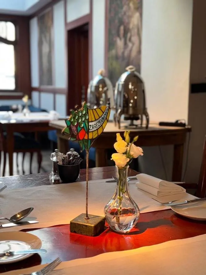 Restaurant/places to eat in Hotel Rejs