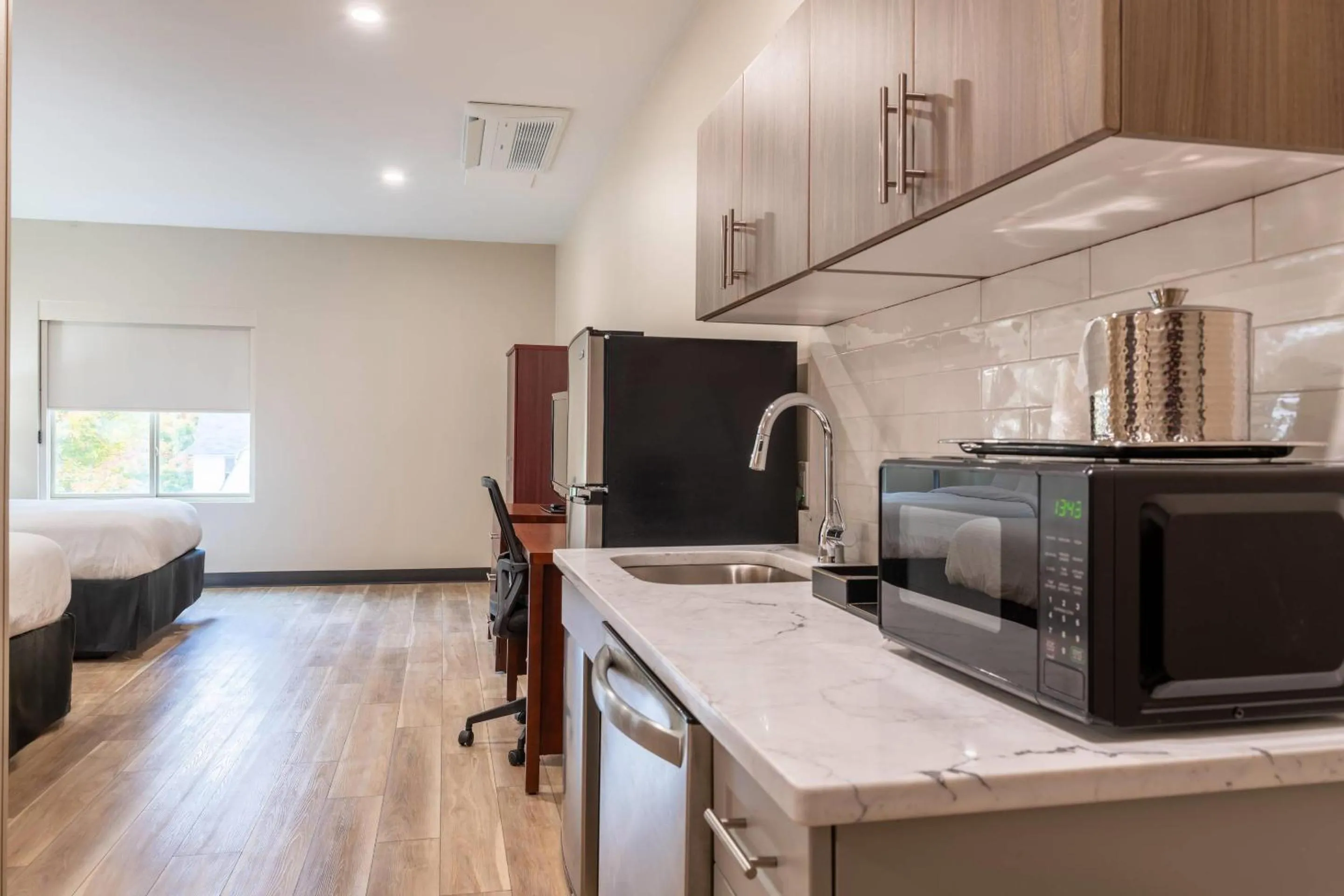 Bedroom in The Chandler Inn Bethlehem - Littleton, an Ascend Collection Hotel