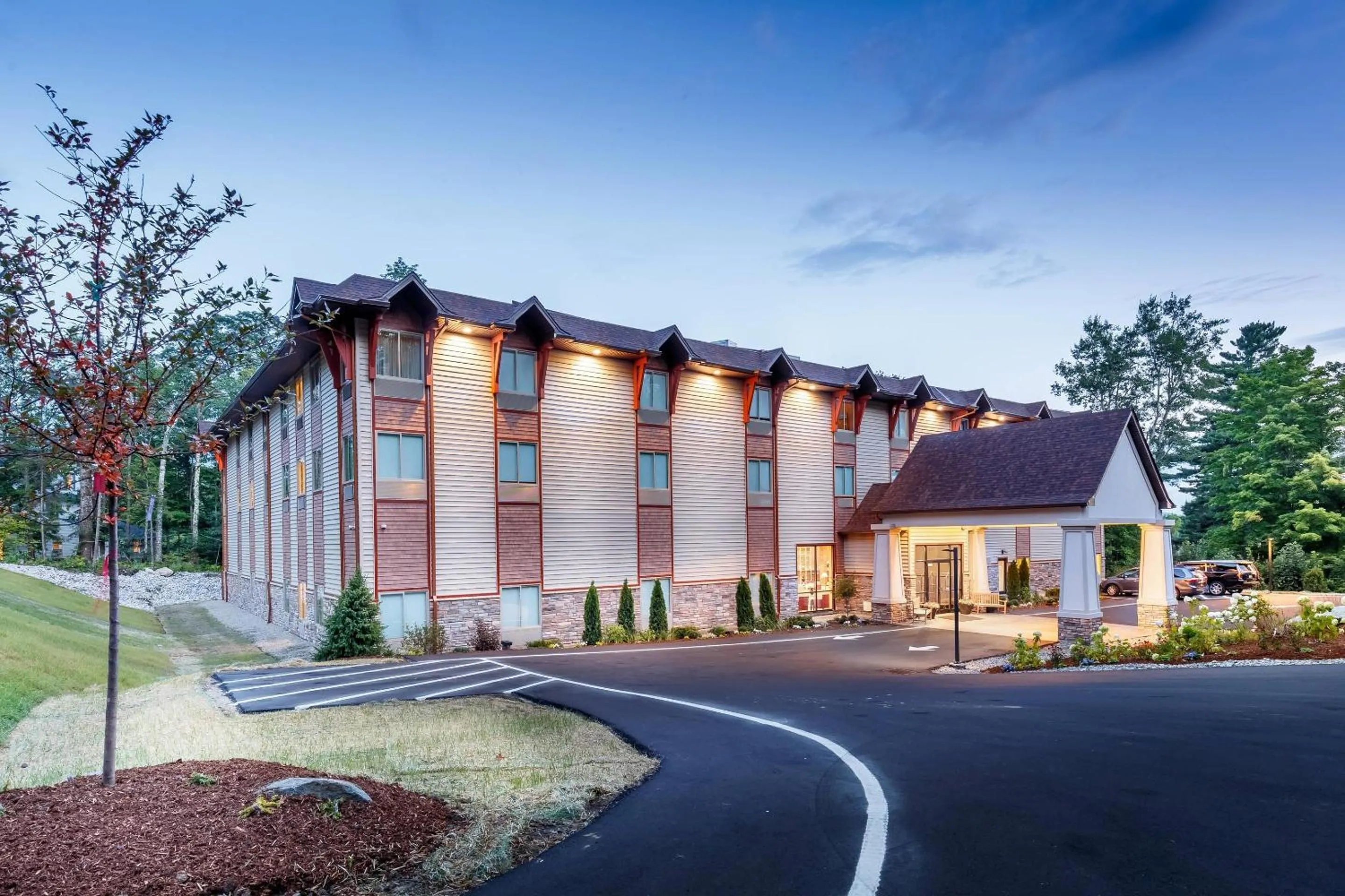 Property building in The Chandler Inn Bethlehem - Littleton, an Ascend Collection Hotel