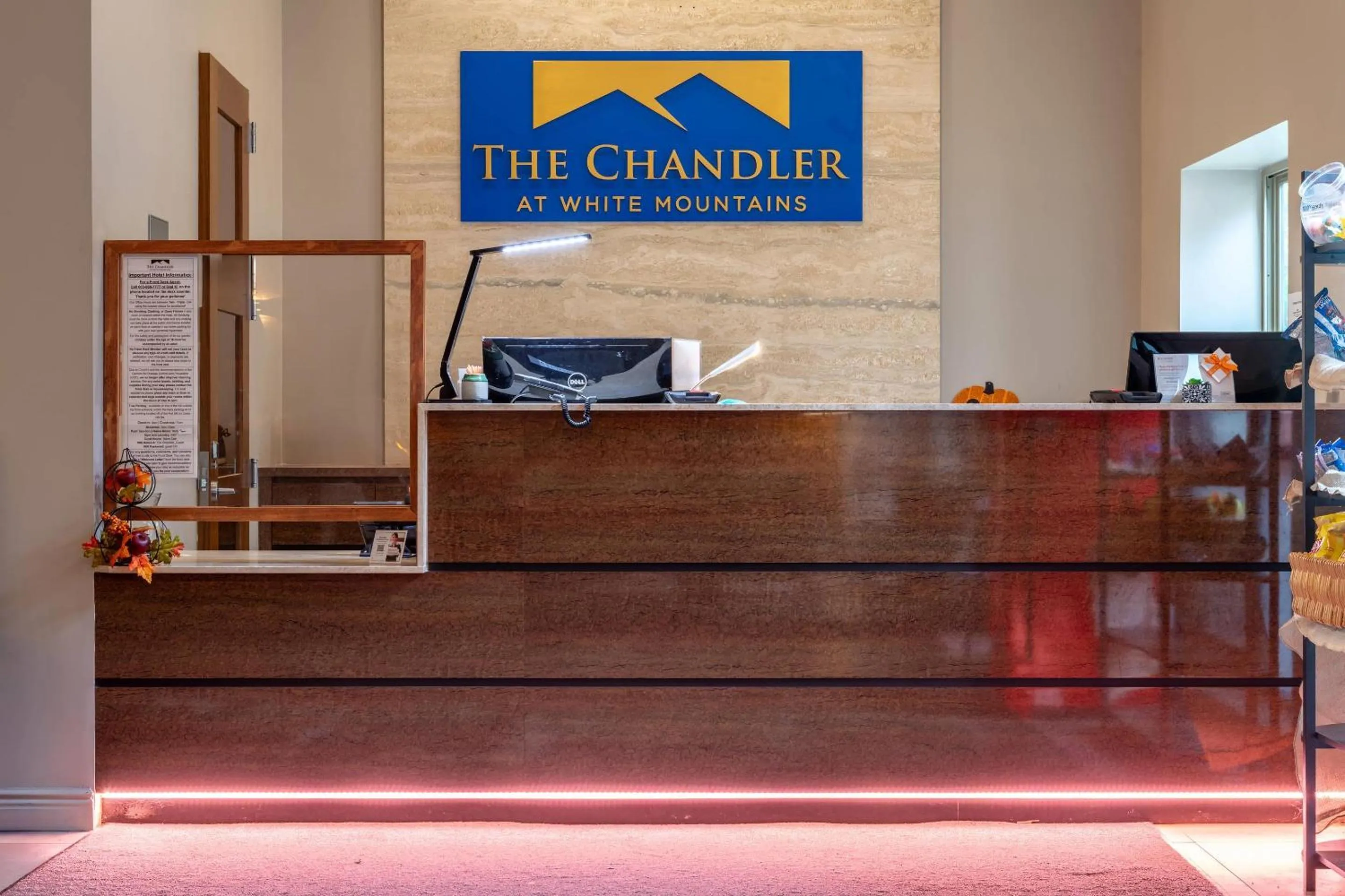 Lobby or reception in The Chandler Inn Bethlehem - Littleton, an Ascend Collection Hotel