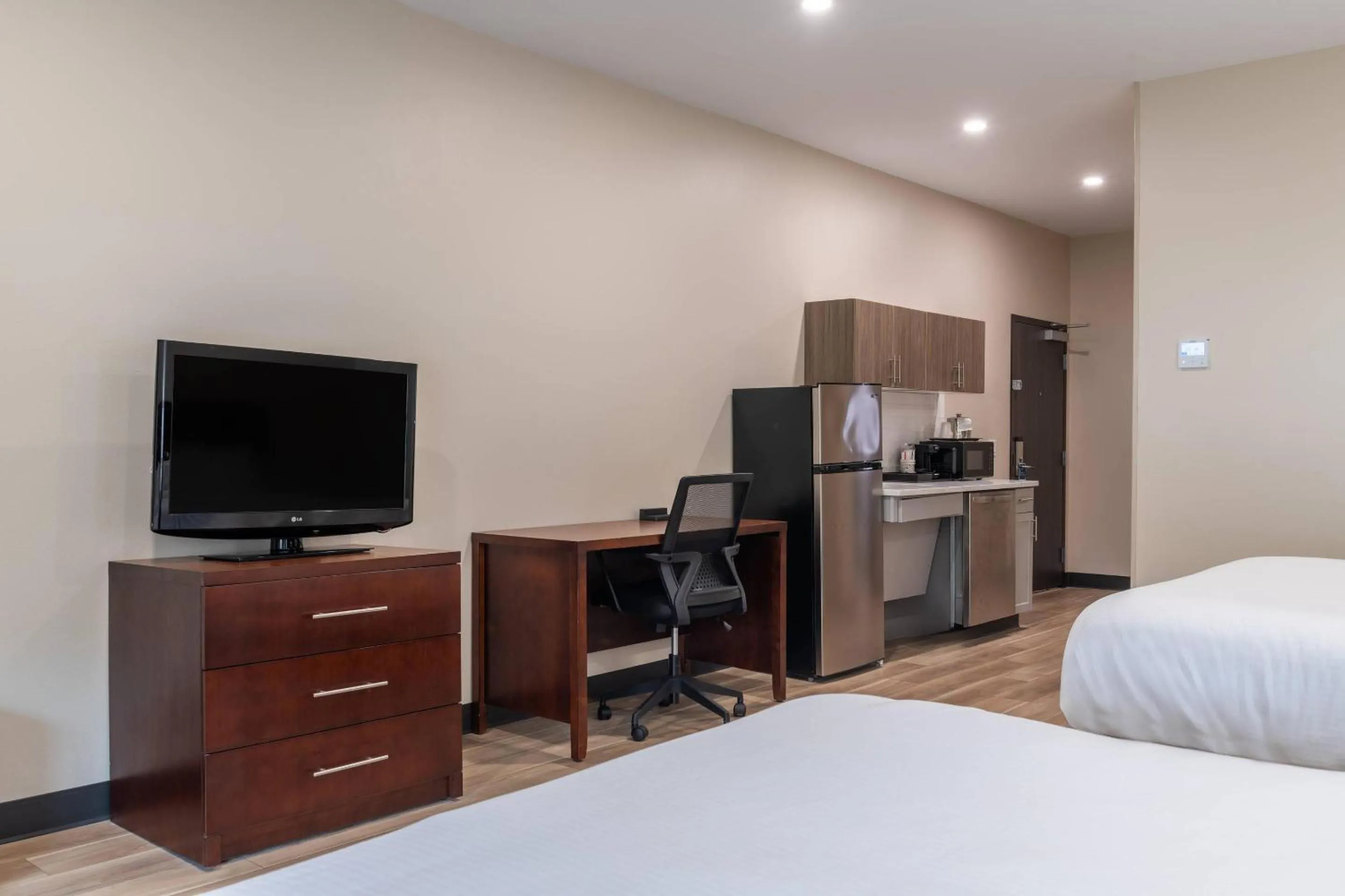 Bedroom, Bed in The Chandler Inn Bethlehem - Littleton, an Ascend Collection Hotel