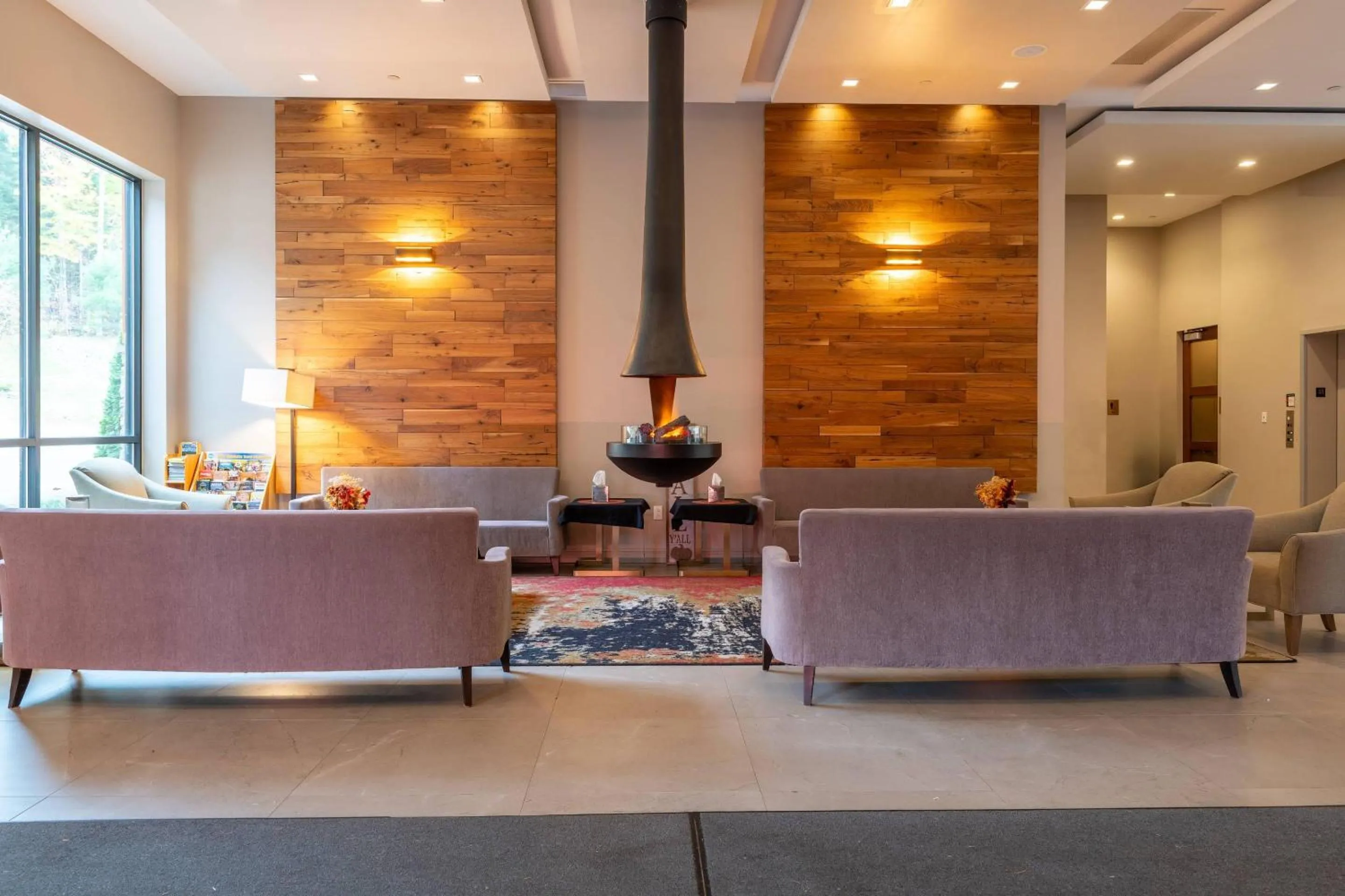 Lobby or reception in The Chandler Inn Bethlehem - Littleton, an Ascend Collection Hotel