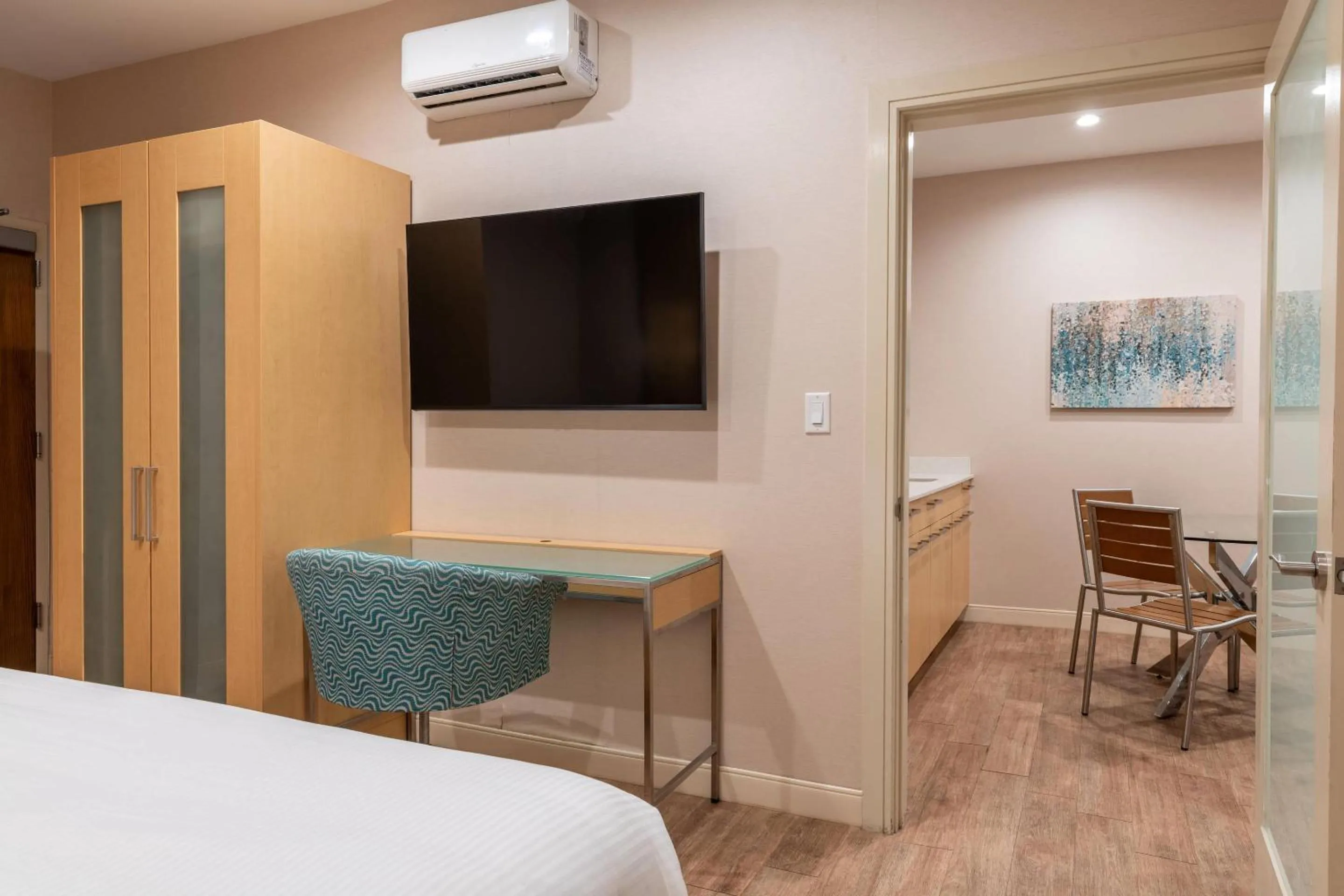 Bedroom, Bed in The Chandler Inn Bethlehem - Littleton, an Ascend Collection Hotel