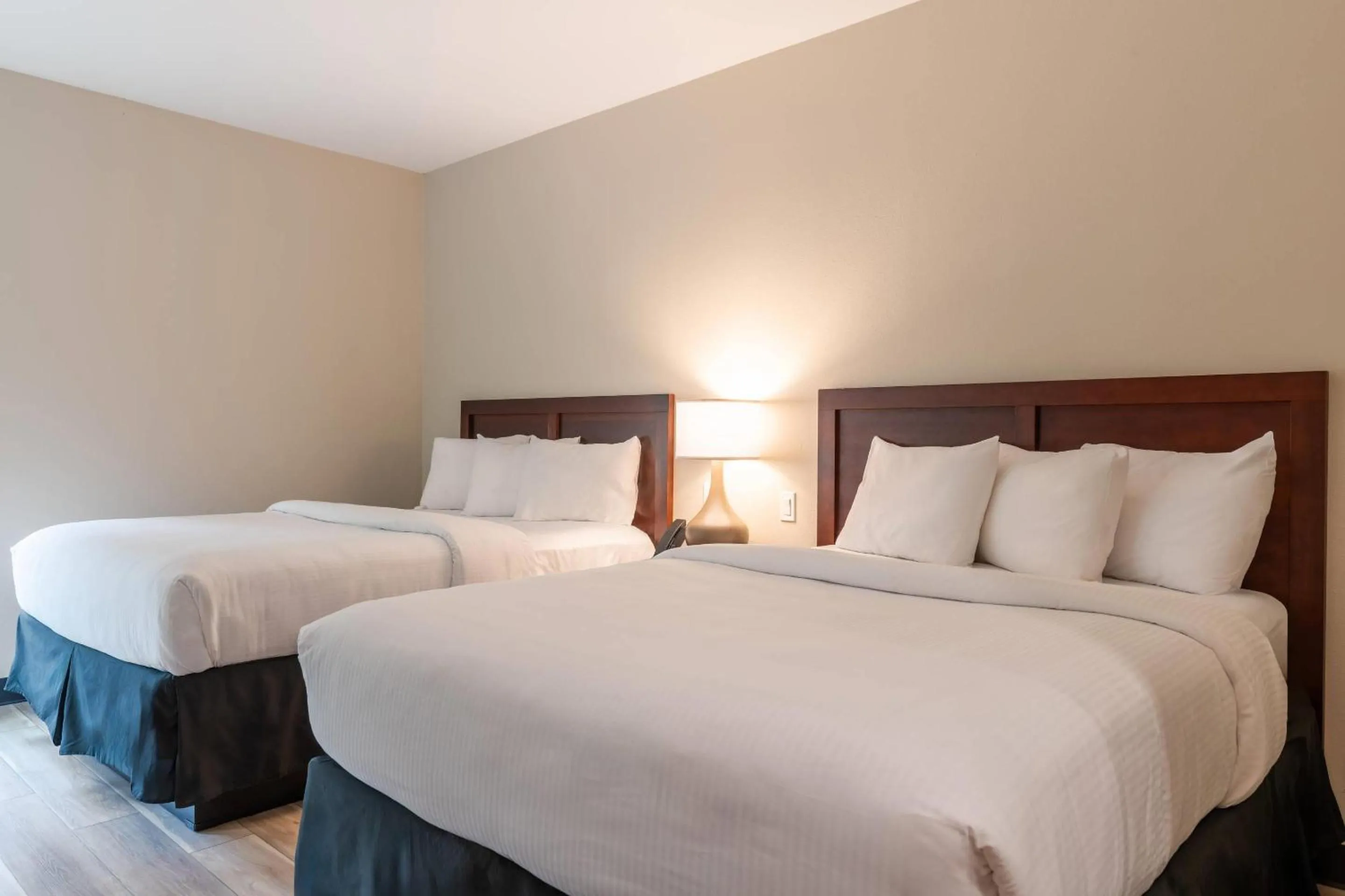 Bedroom, Bed in The Chandler Inn Bethlehem - Littleton, an Ascend Collection Hotel