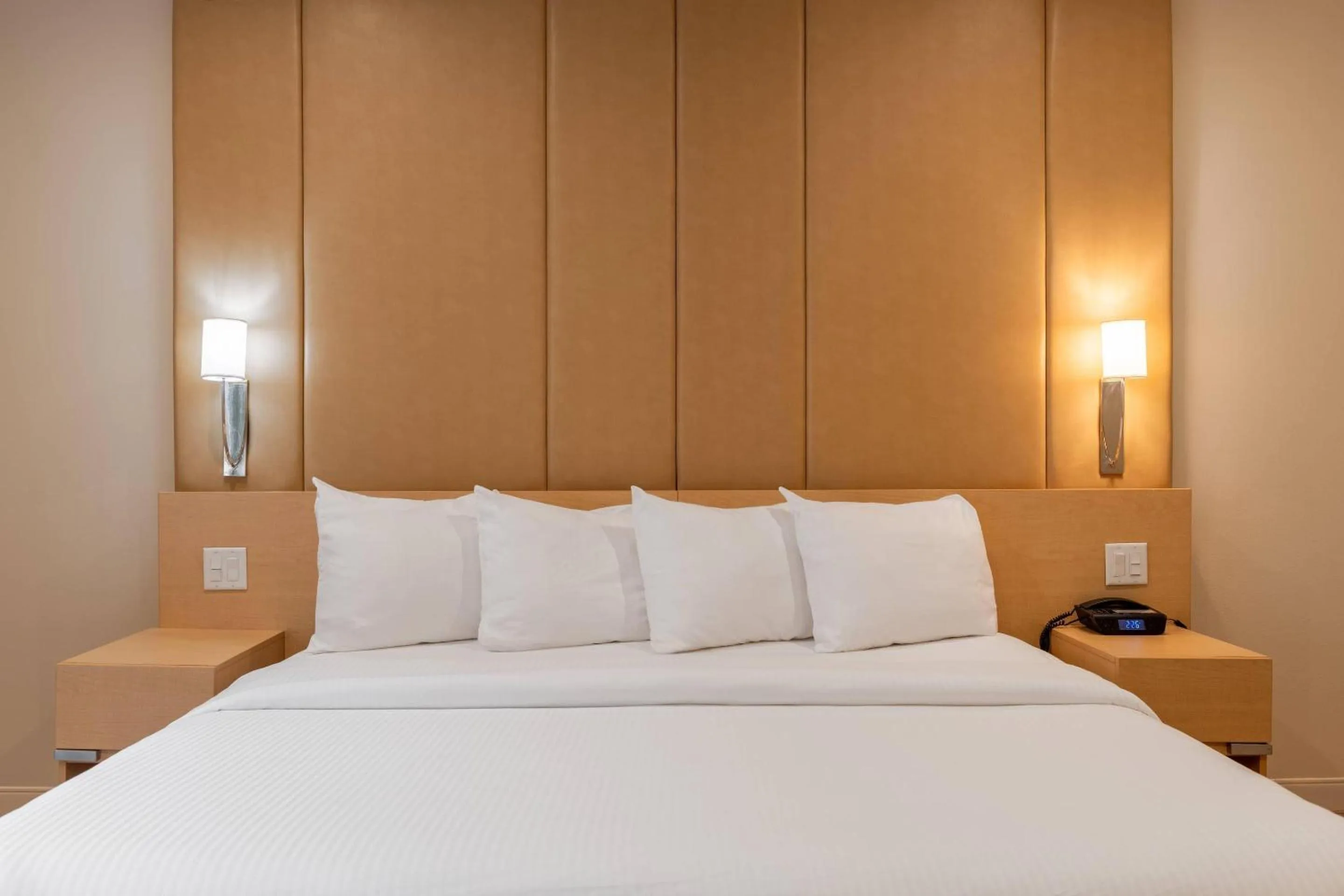 Bedroom, Bed in The Chandler Inn Bethlehem - Littleton, an Ascend Collection Hotel