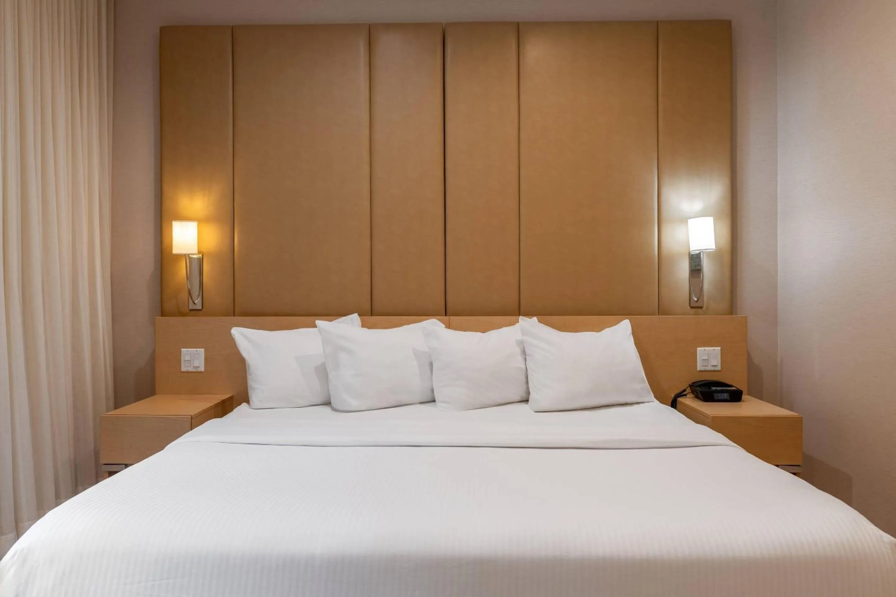 Bedroom, Bed in The Chandler Inn Bethlehem - Littleton, an Ascend Collection Hotel