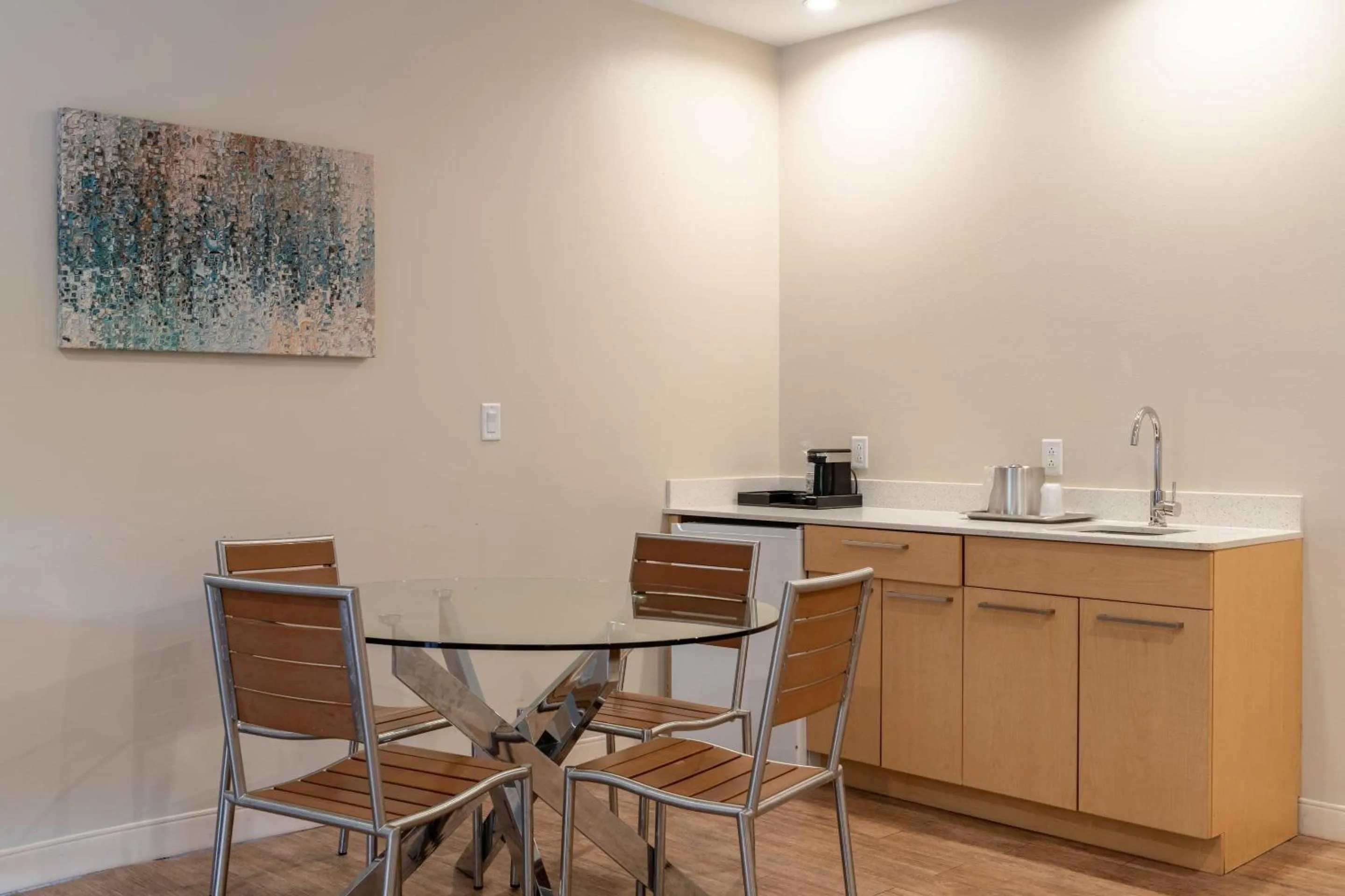 Bedroom in The Chandler Inn Bethlehem - Littleton, an Ascend Collection Hotel