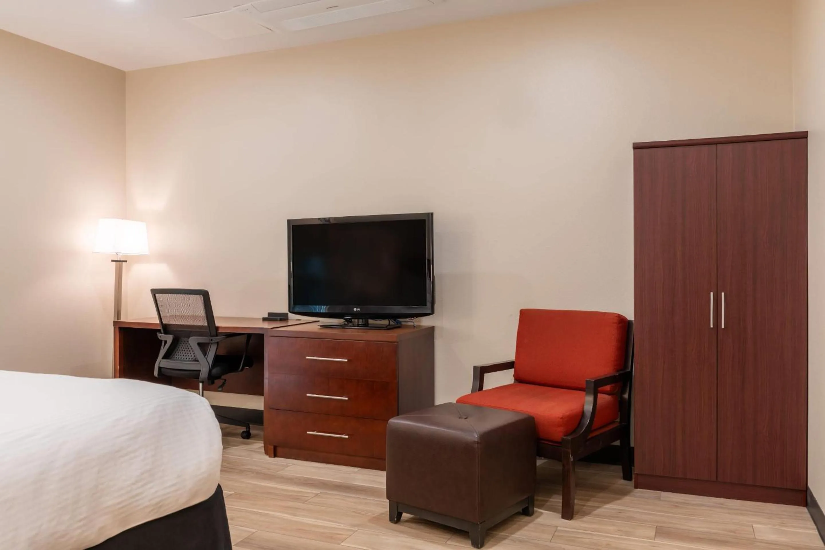 Bedroom, Bed in The Chandler Inn Bethlehem - Littleton, an Ascend Collection Hotel