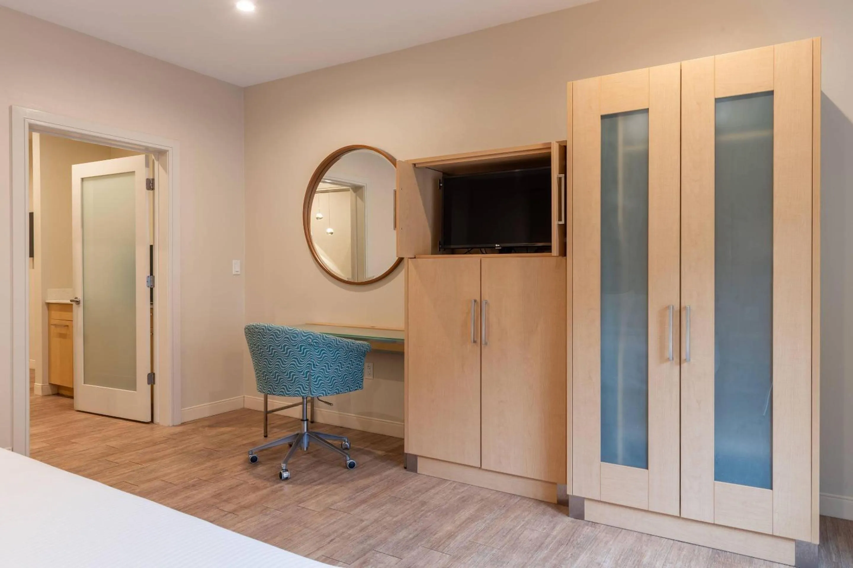 Bedroom in The Chandler Inn Bethlehem - Littleton, an Ascend Collection Hotel