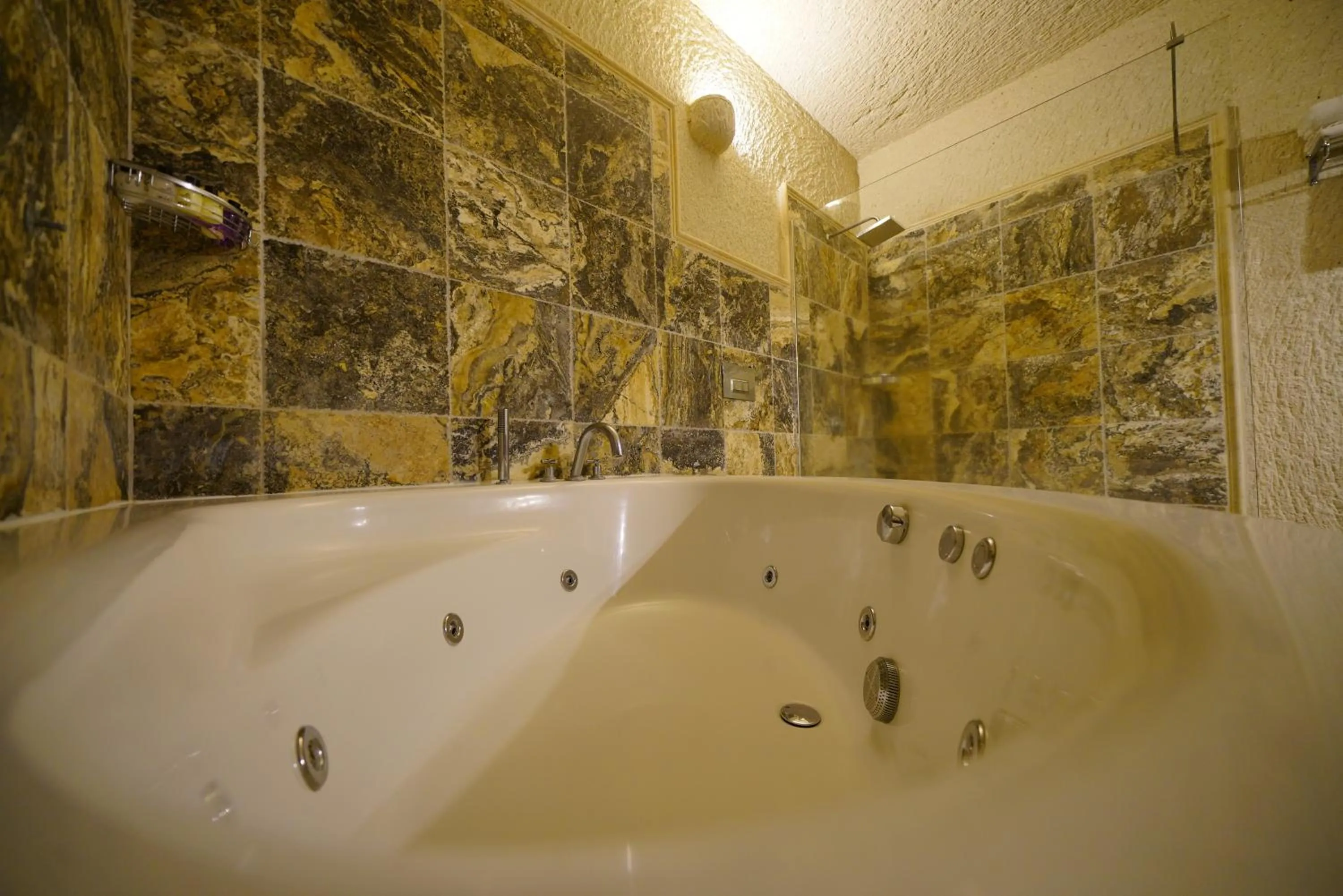 Hot Tub in Vezir Cave Suites