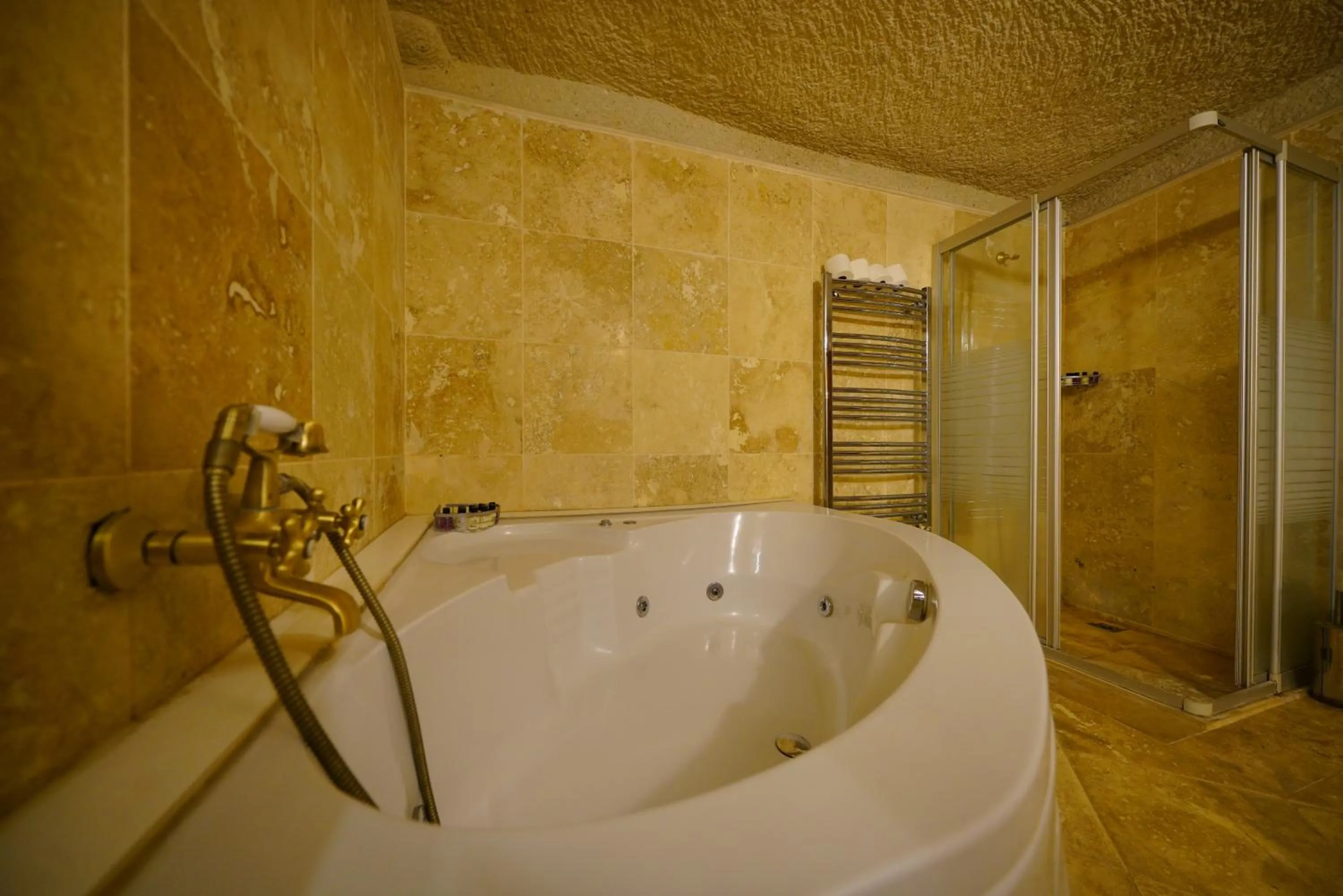 Bathroom in Vezir Cave Suites
