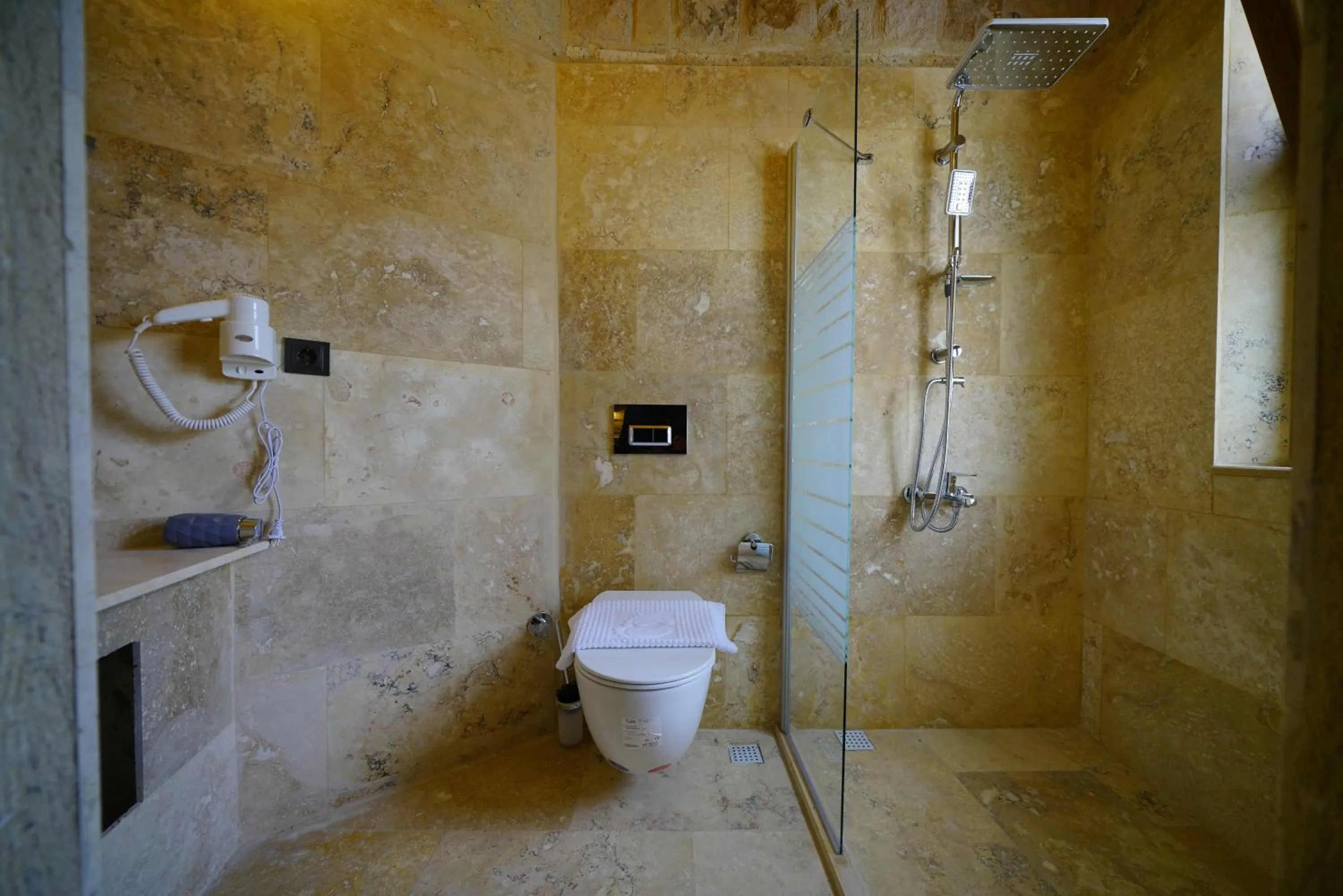 Bathroom in Vezir Cave Suites