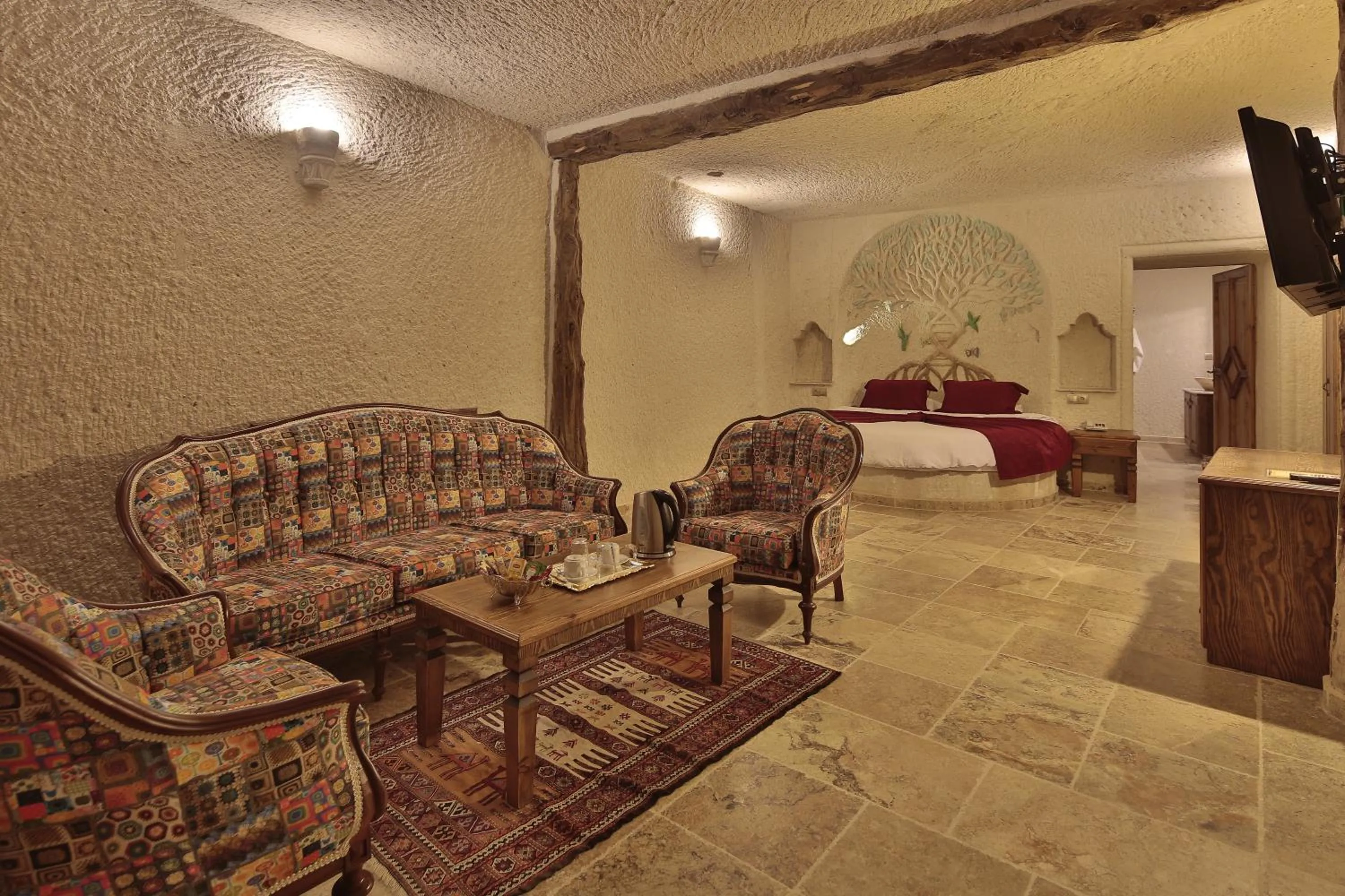 Photo of the whole room, Bed in Vezir Cave Suites