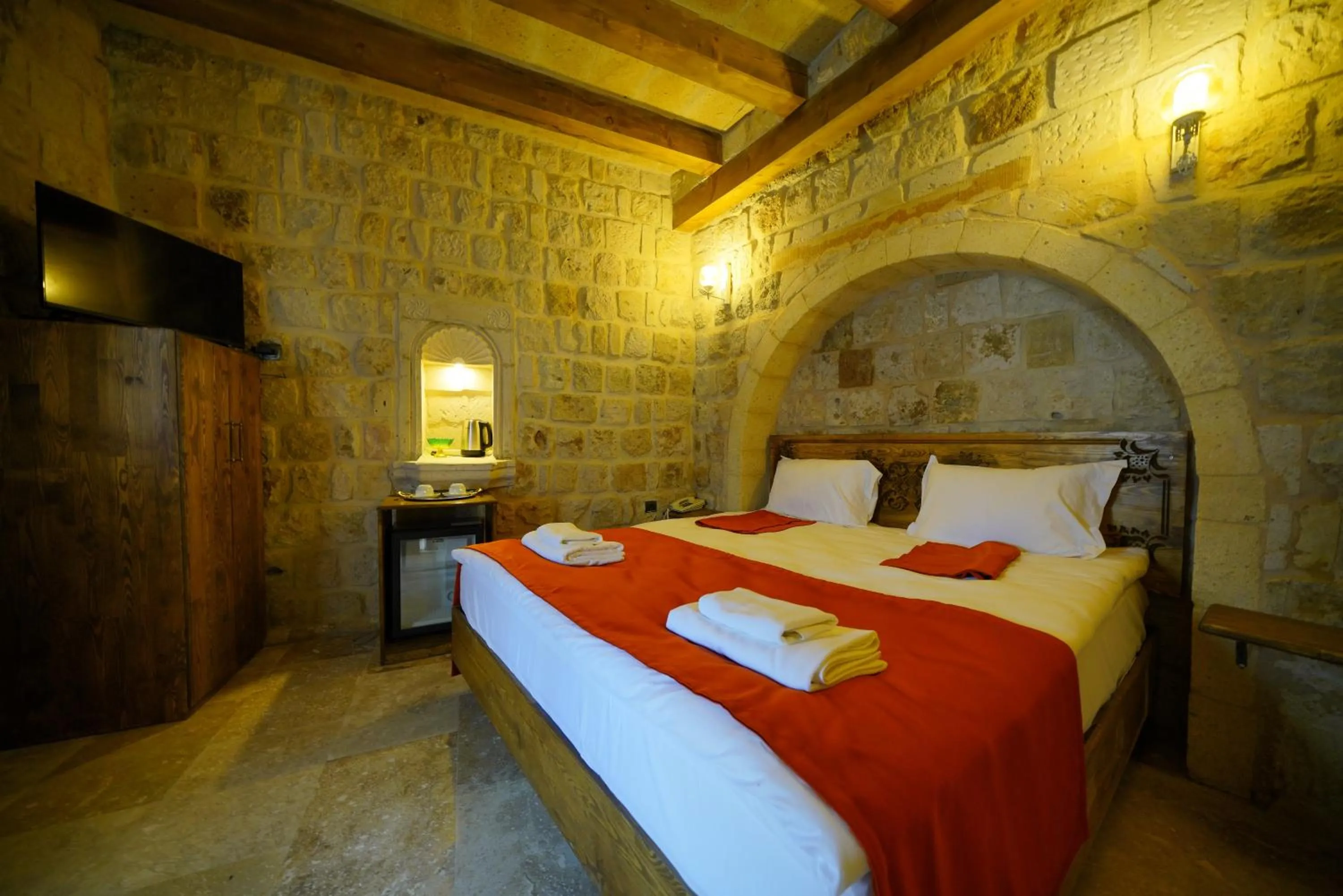 Bed in Vezir Cave Suites