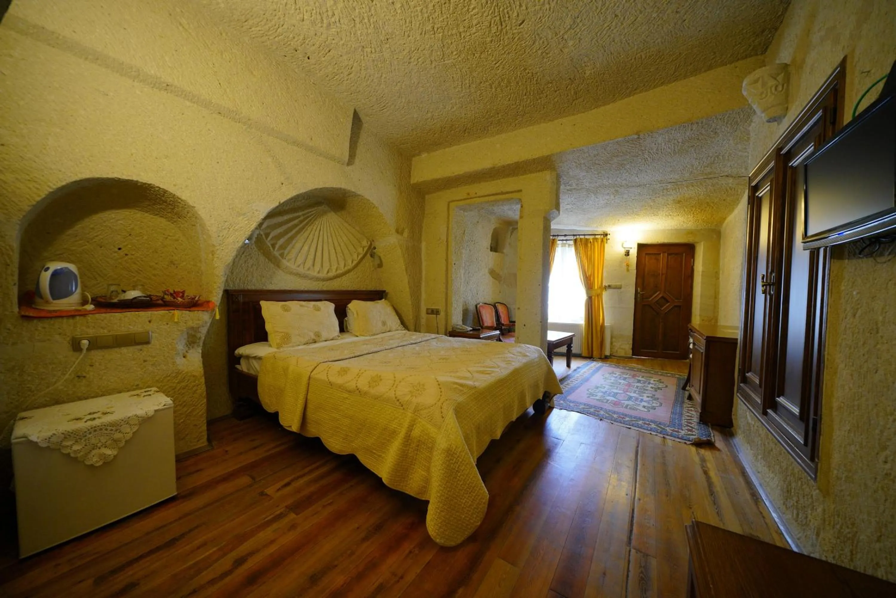 Photo of the whole room, Bed in Vezir Cave Suites