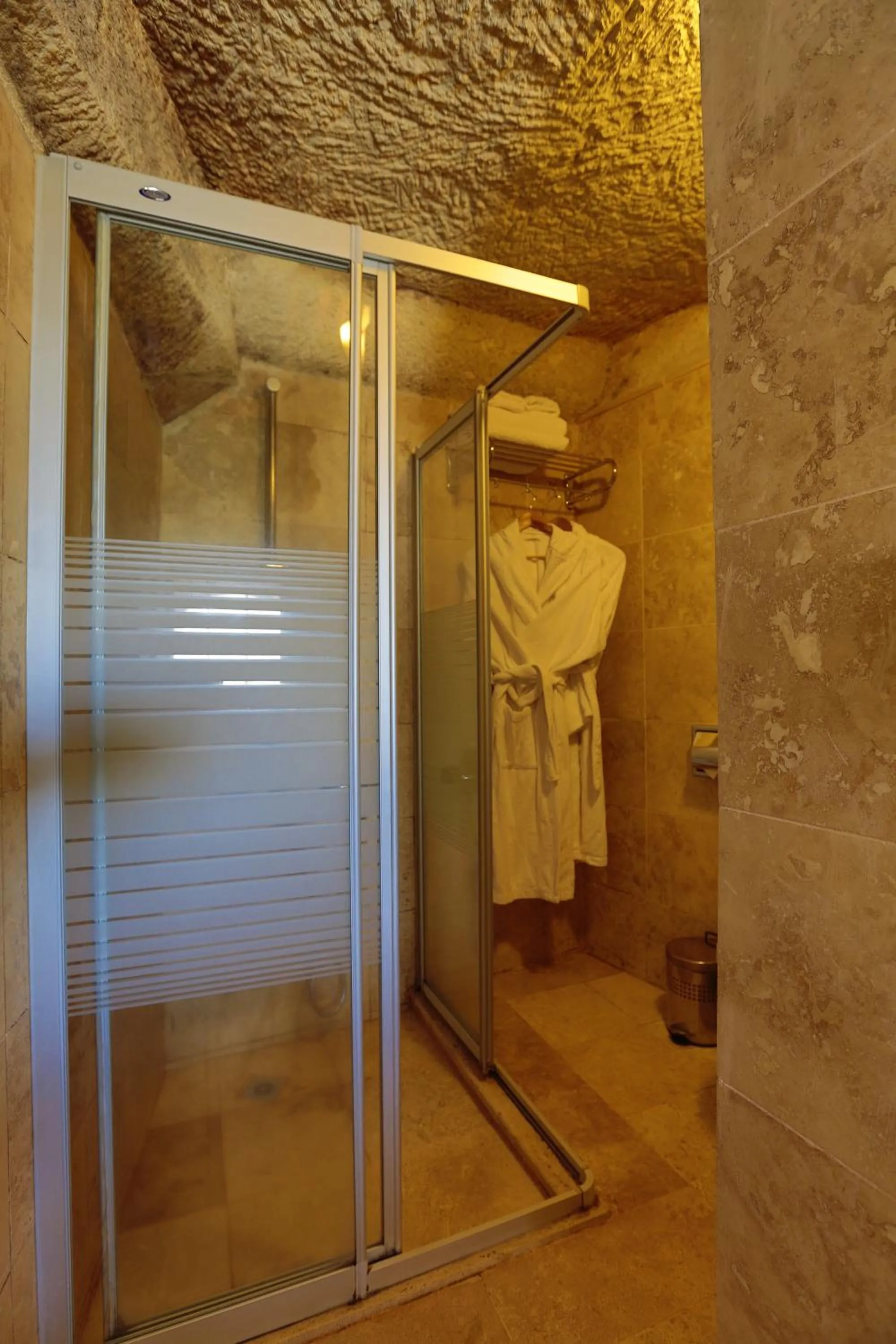 Bathroom in Vezir Cave Suites